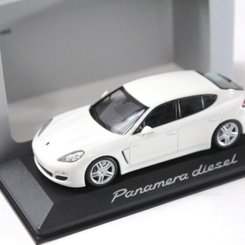 1:43 Minichamps Porsche Panamera diesel white DEALER VERSION
