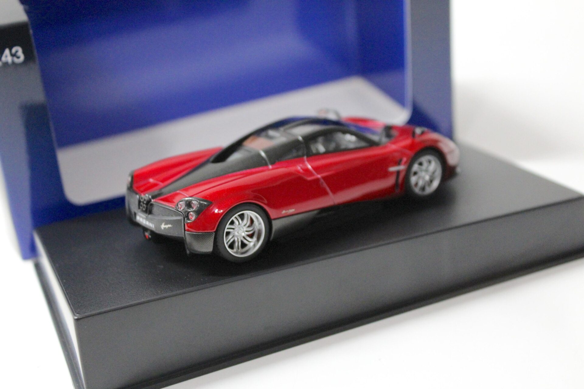 1:43 AUTOart Pagani Huayra 2011 red metallic
