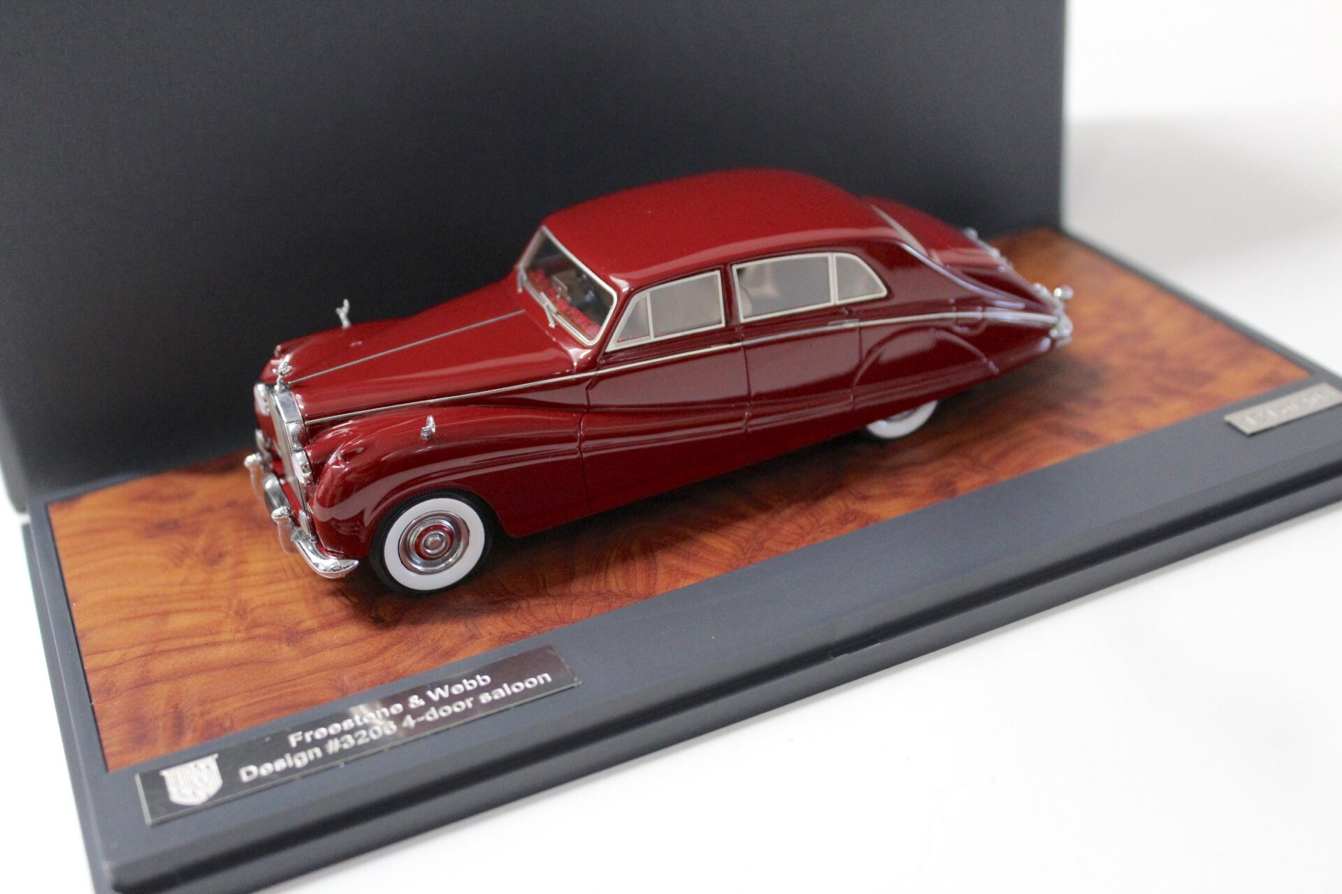 ID 53103 orig.jpg 1:43 Matrix Rolls Royce Silver Wraith Freestone & Webb 4-Door Sedan red