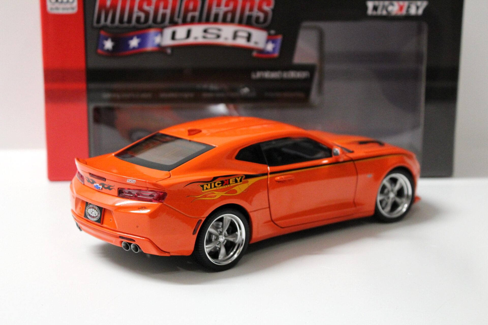 1:18 Auto World Chevrolet Camaro MCACN Nickey Super Camaro 2016 hugger orange