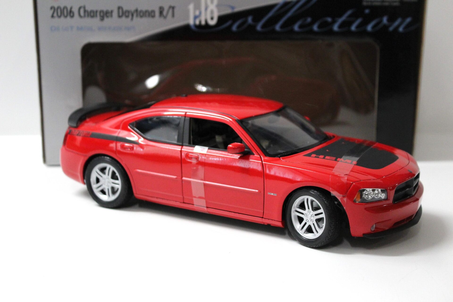 1:18 Welly Dodge Charger Daytona R/T Hemi red/ black 2006