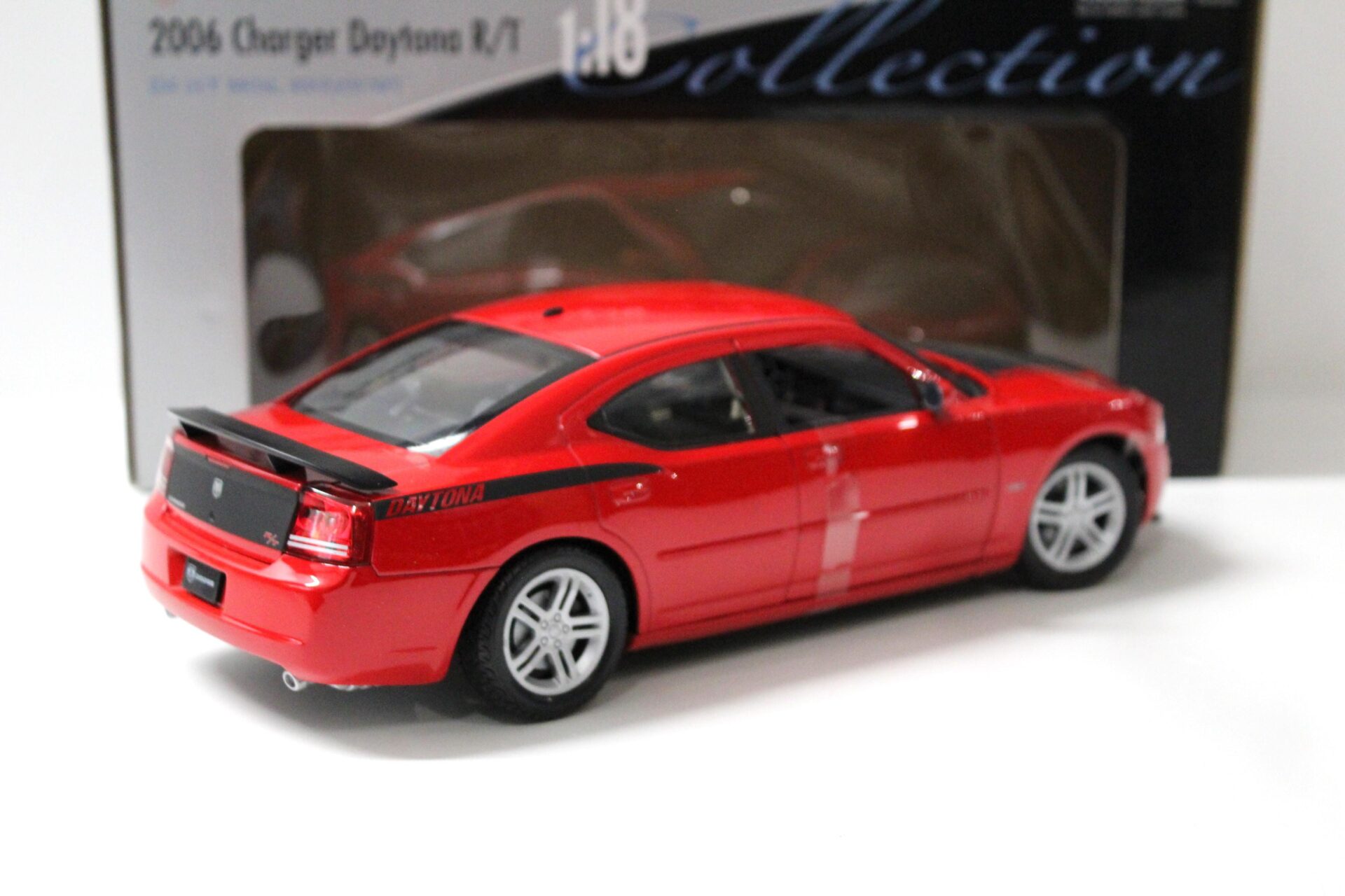 1:18 Welly Dodge Charger Daytona R/T Hemi red/ black 2006