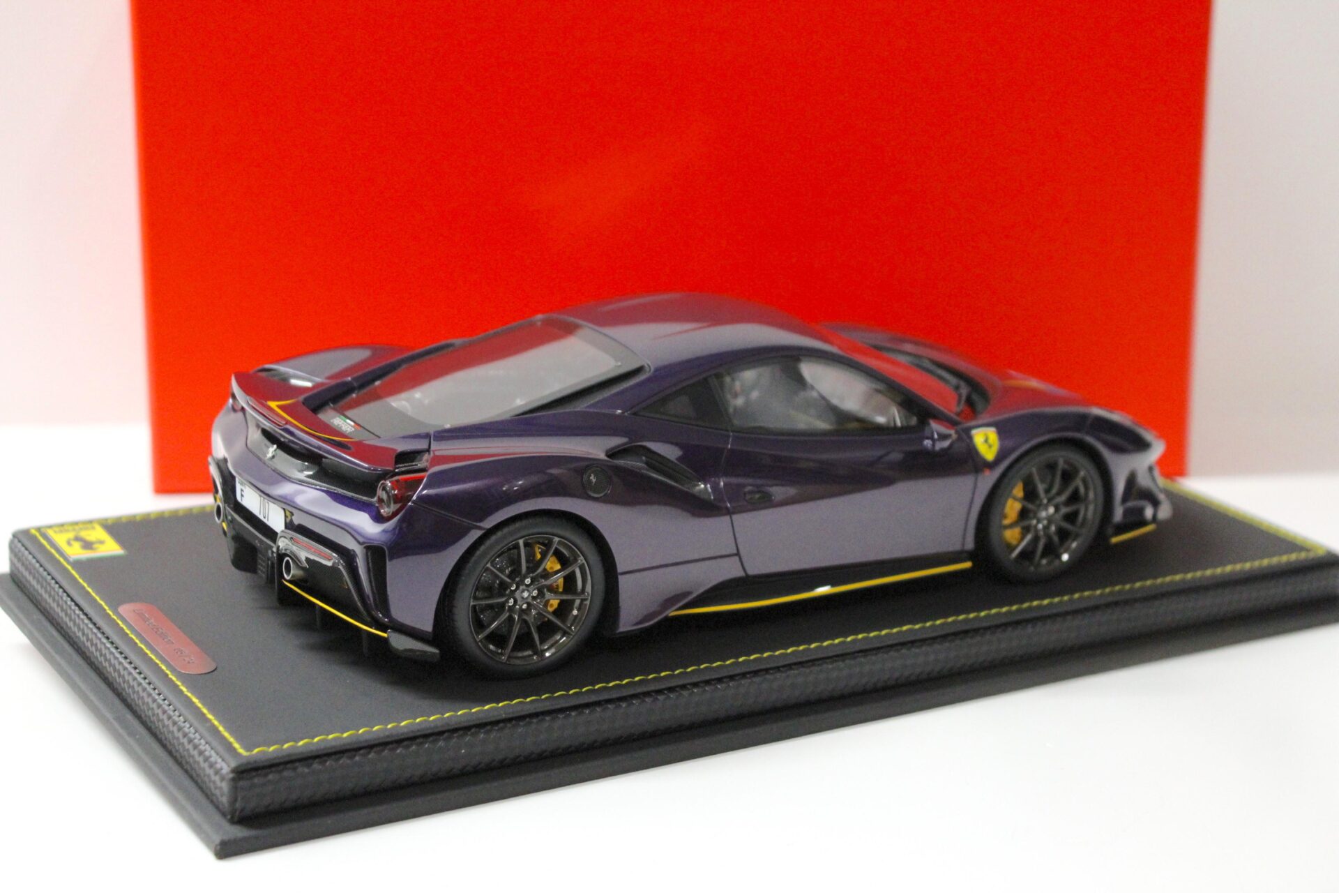 1:18 BBR Ferrari 488 Pista Hong Kong Violet/ yellow stripes Limited 24 pcs.