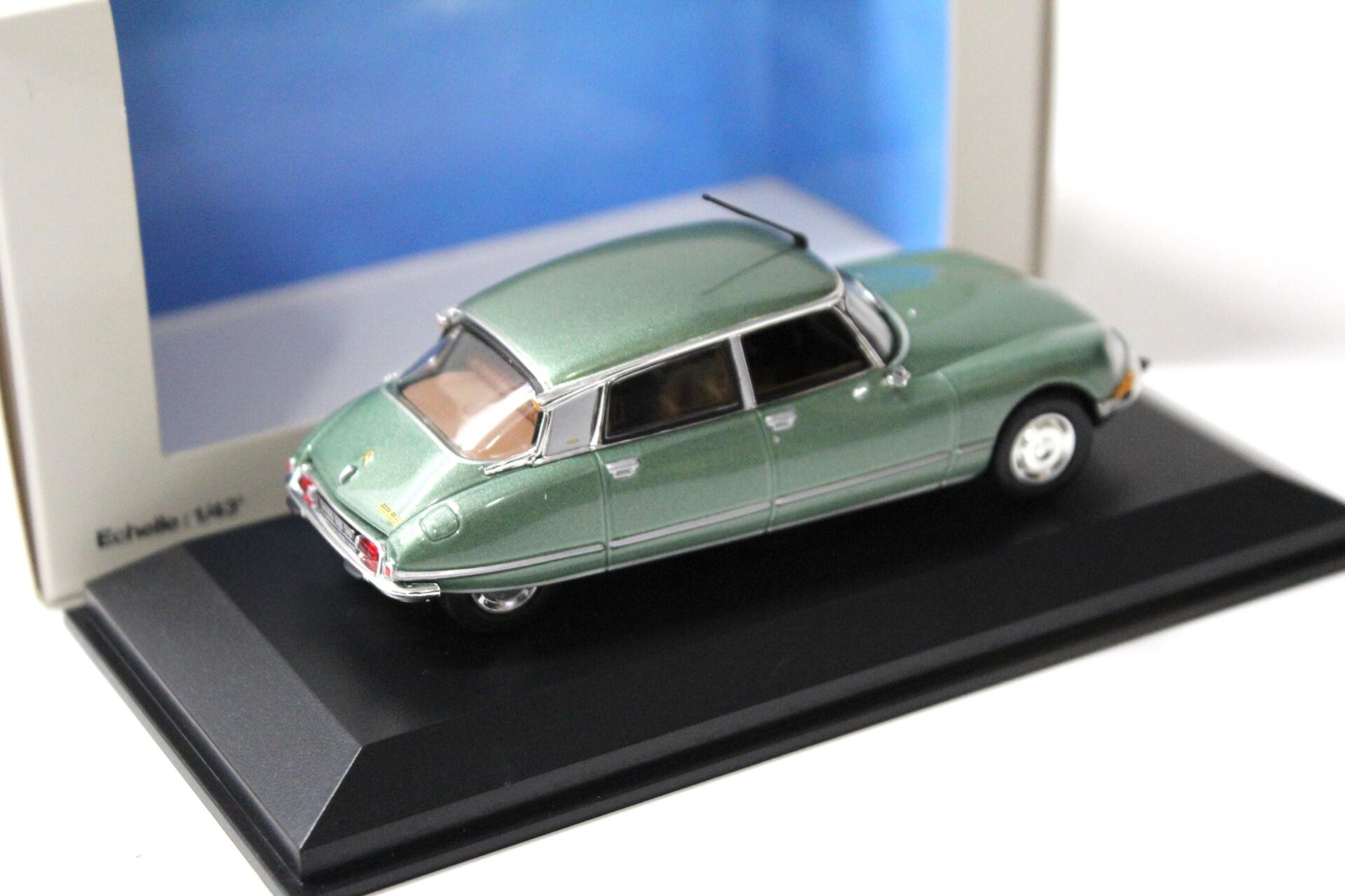 1:43 Norev Citroen DS 23 Pallas green metallic
