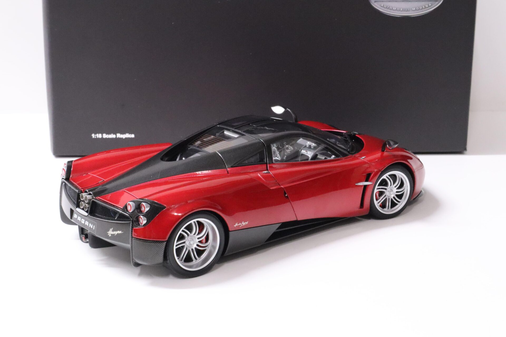 1:18 AUTOart Pagani Huayra 2011 red metallic DIE-CAST
