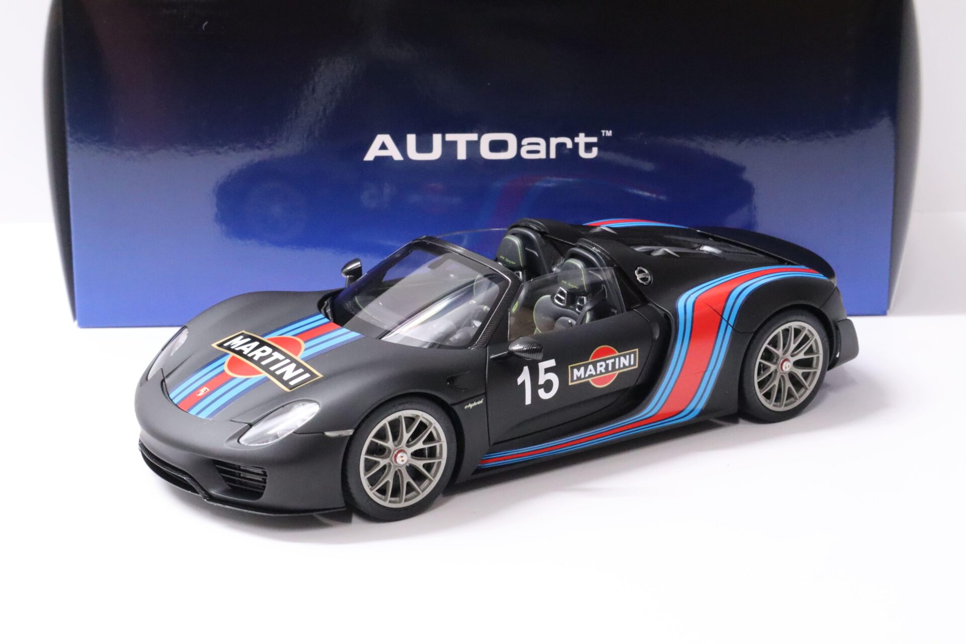 1:18 AUTOart Porsche 918 Spyder matt black/ MARTINI RACING Livery
