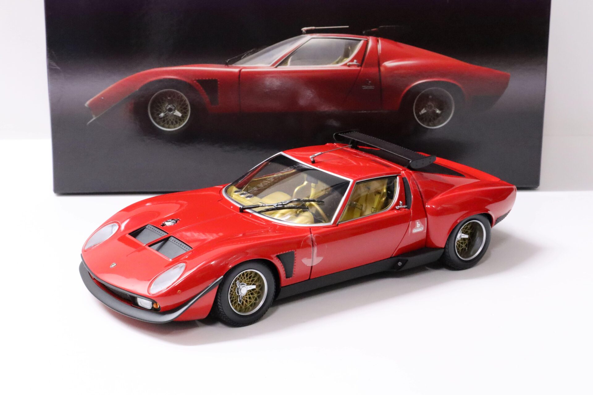 1:18 Kyosho Lamborghini Jota SVR 2008 red/ gold interior