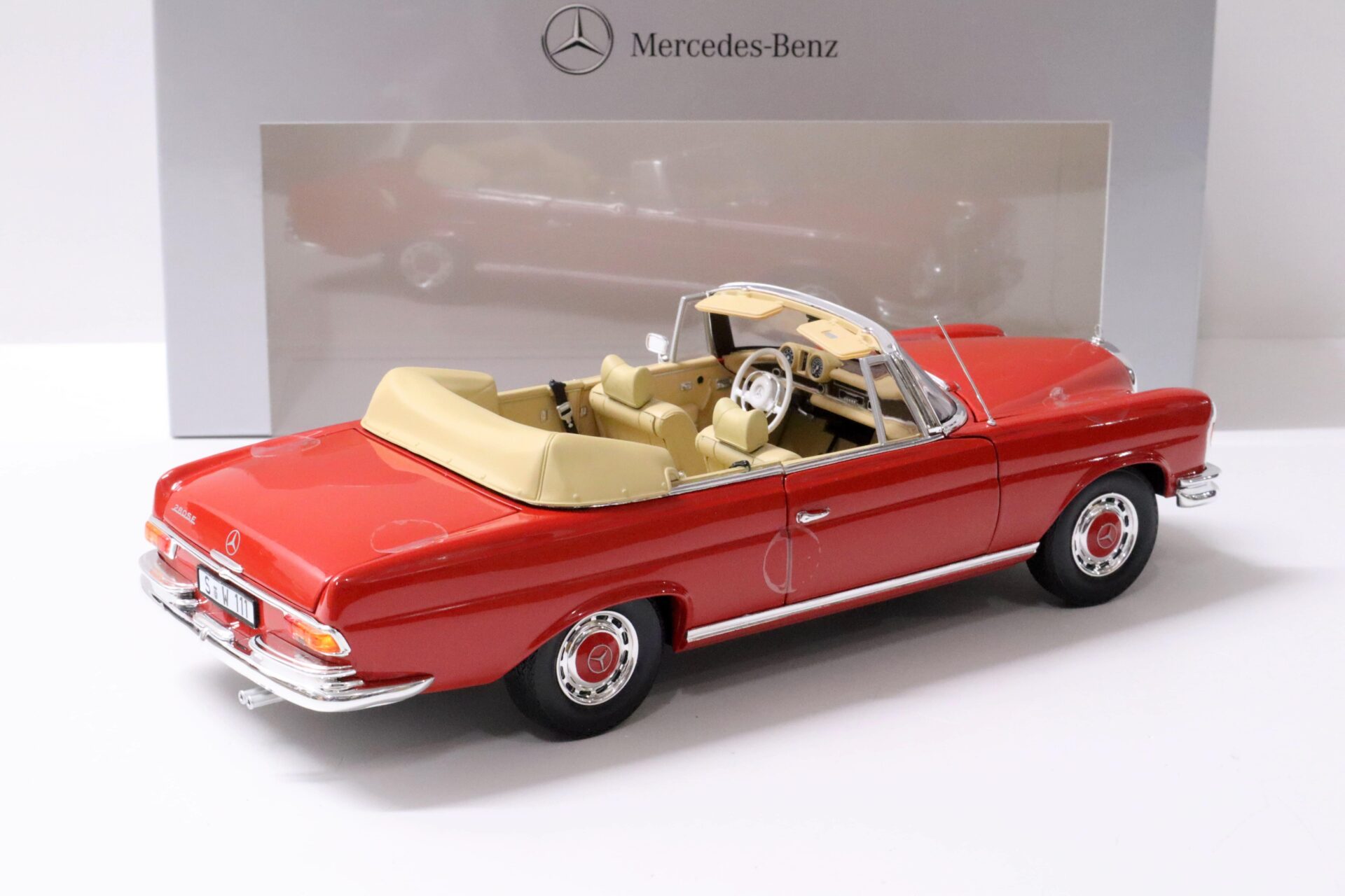 1:18 Norev Mercedes 280 SE Cabriolet W108 signal red DEALER VERSION