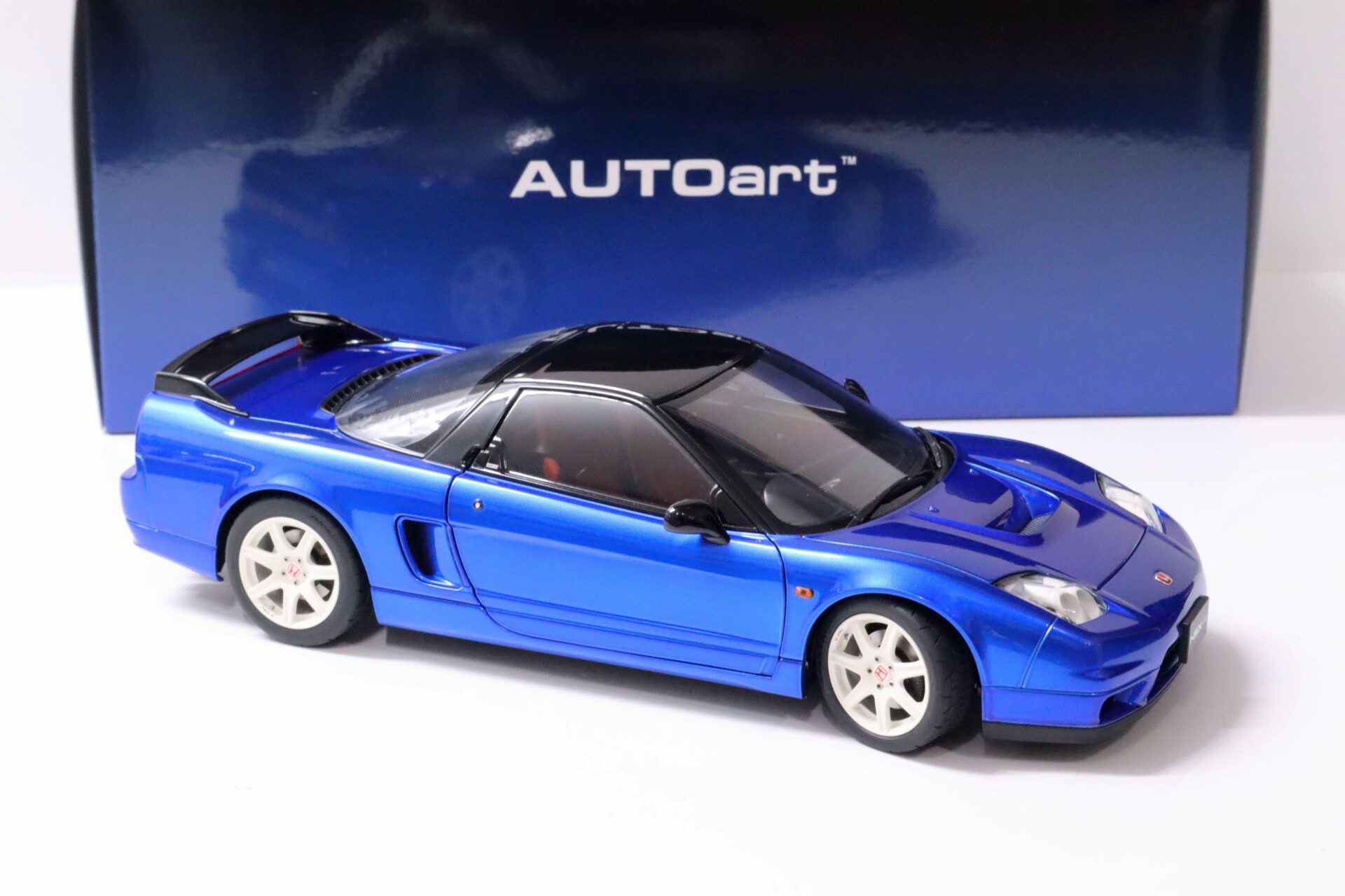 1:18 AUTOart Honda NSX-R (NA2) 2019 Long Beach blue pearl