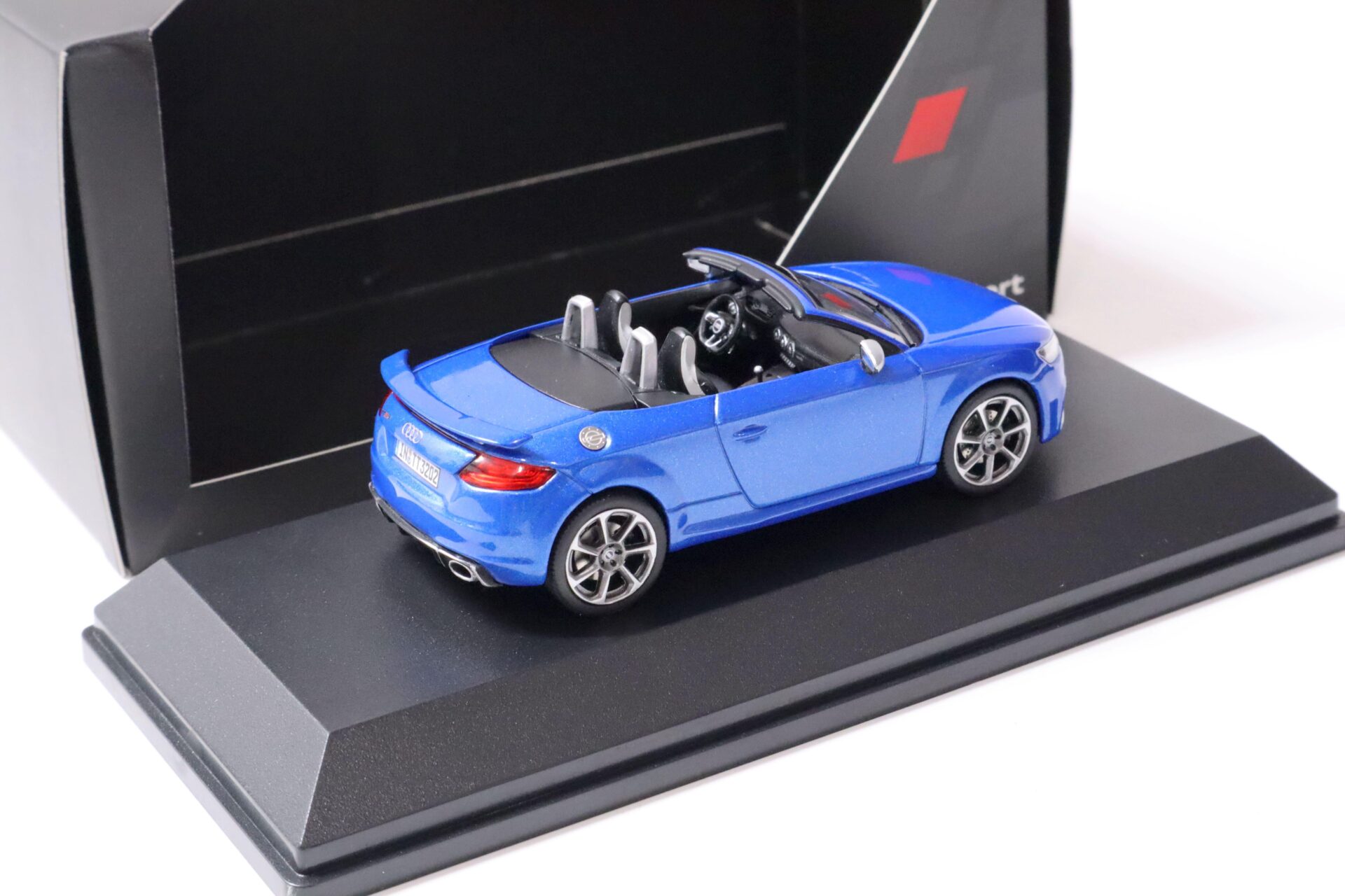 1:43 iScale Audi TT RS Roadster Ara Blue metallic DEALER VERSION