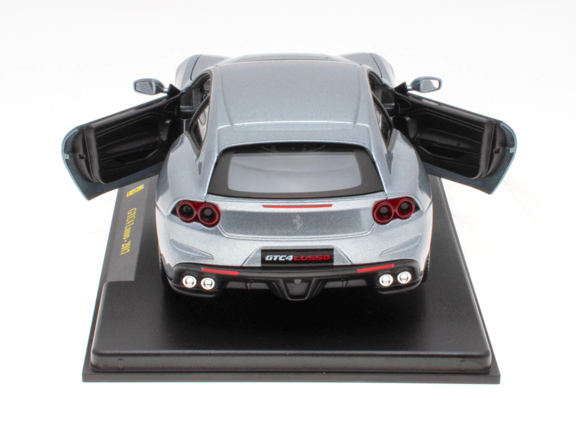 1:24 Hachette Bburago Ferrari Collection Ferrari GTC4 Lusso silver 2017 with display