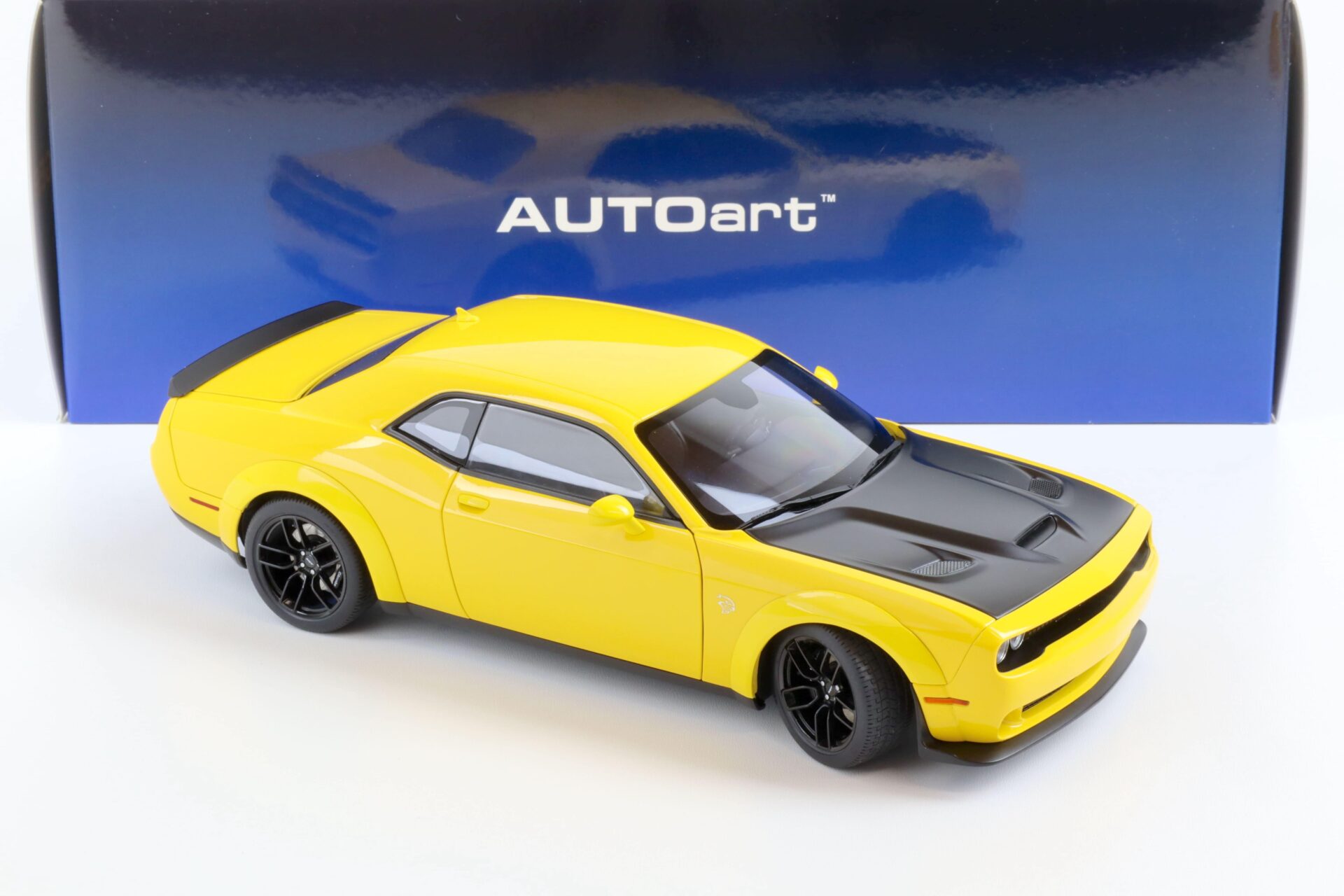1:18 AUTOart Dodge Challenger SRT HELLCAT Widebody yellow Jacket/ Satin black