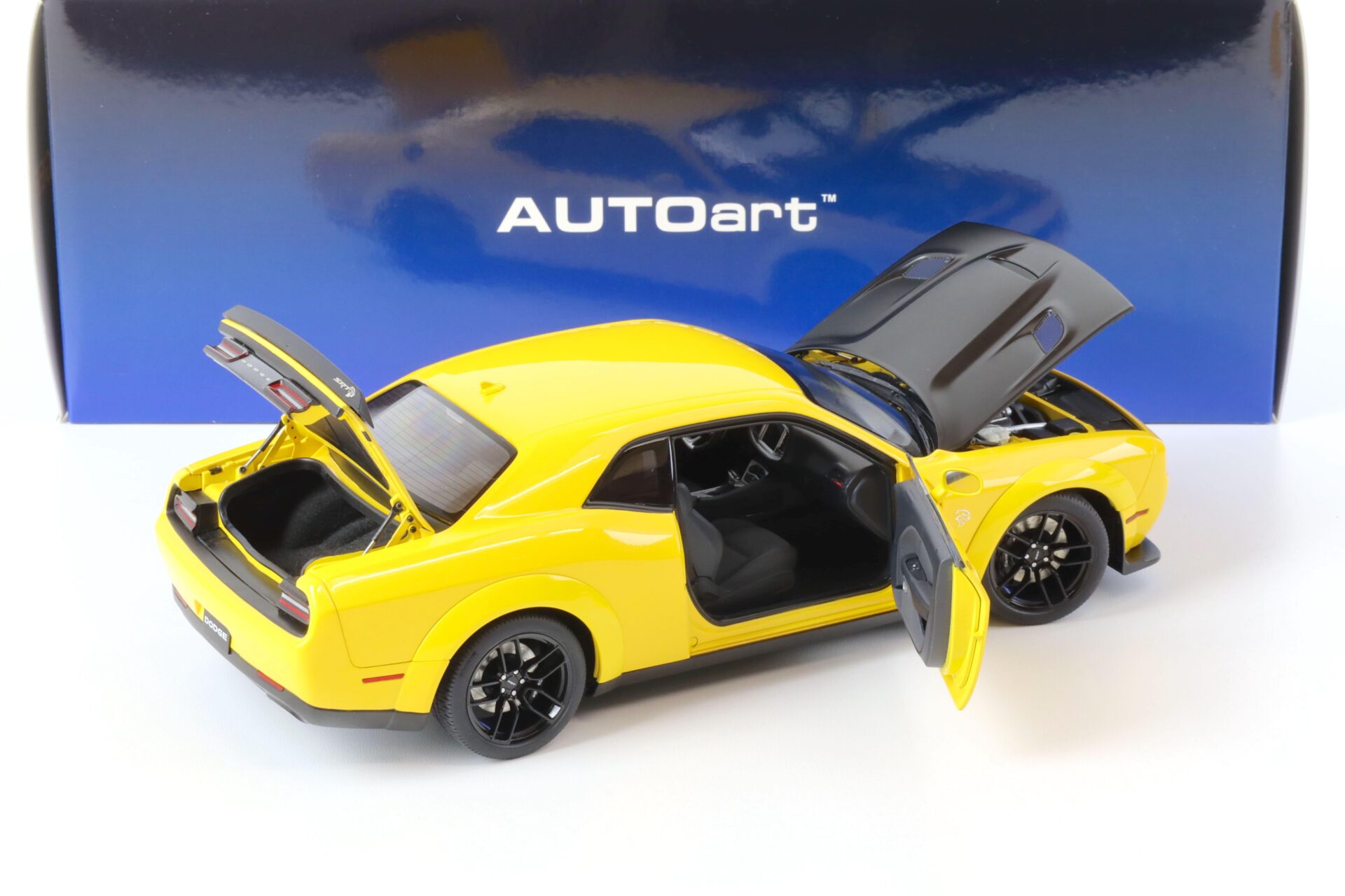 1:18 AUTOart Dodge Challenger SRT HELLCAT Widebody yellow Jacket/ Satin black