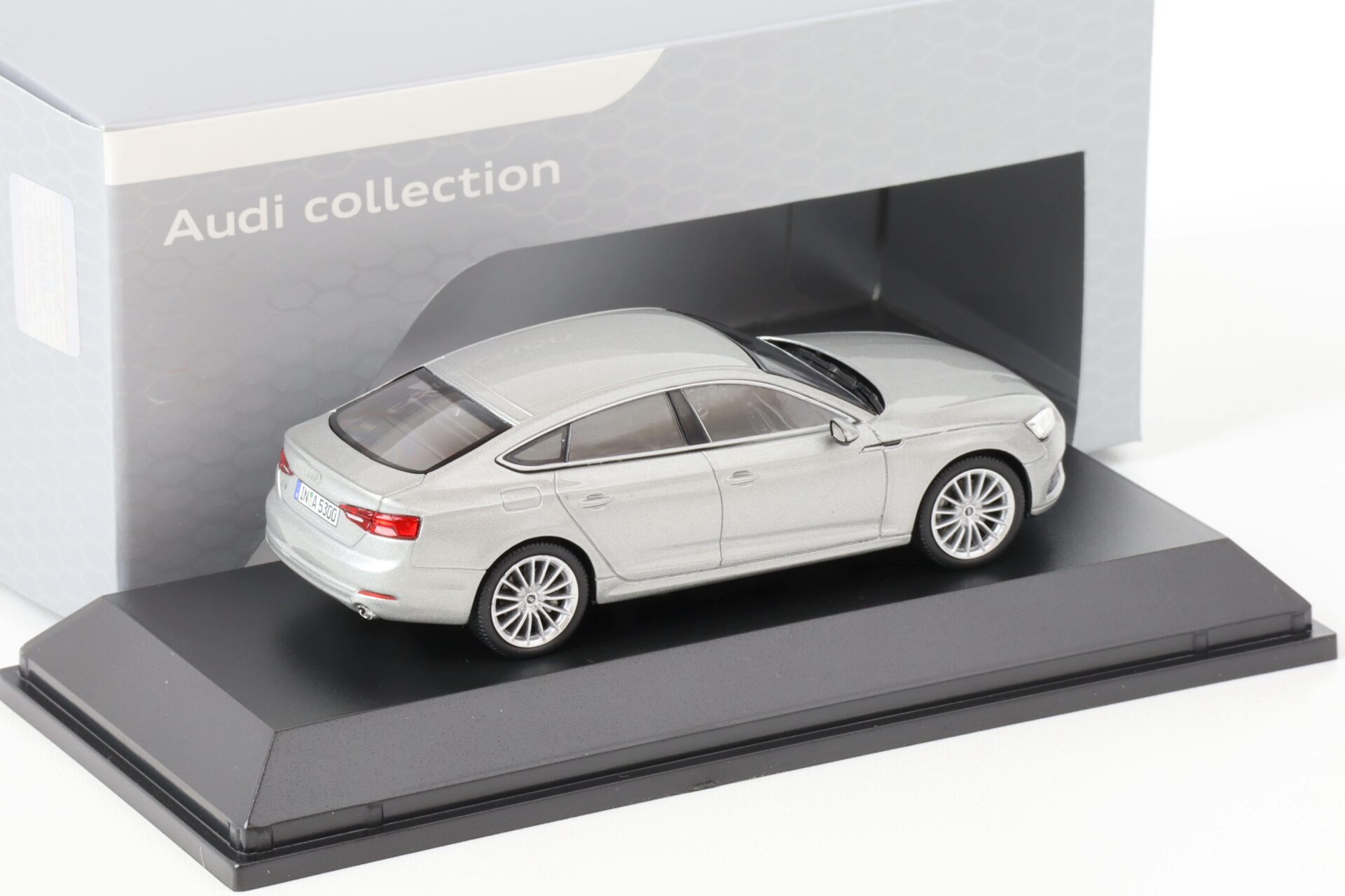 1:43 Spark Audi A5 Sportback Florett silver metallic 2017 DEALER VERSION