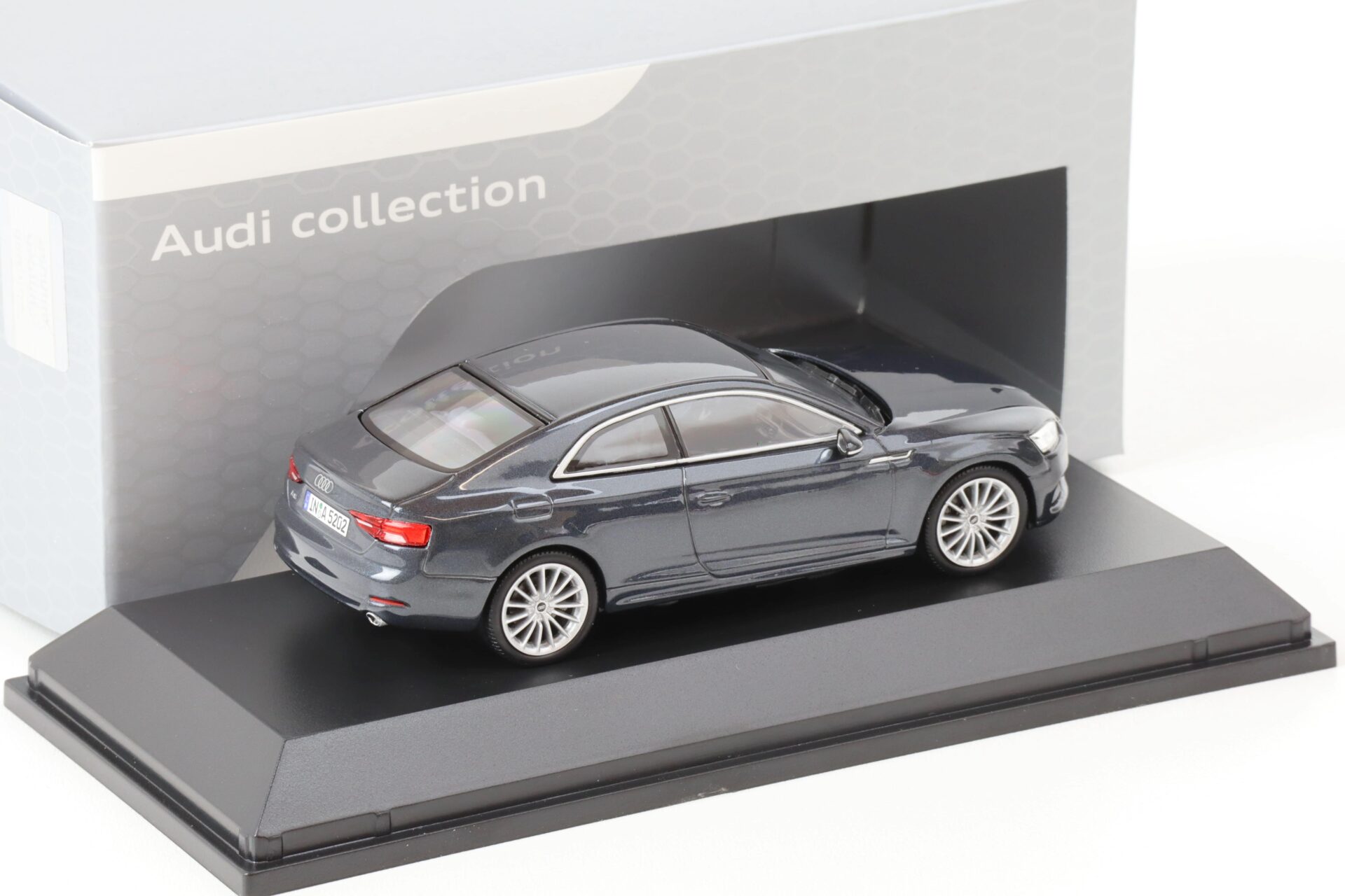 1:43 Spark Audi A5 Coupe Manhattan grey metallic 2017 DEALER VERSION