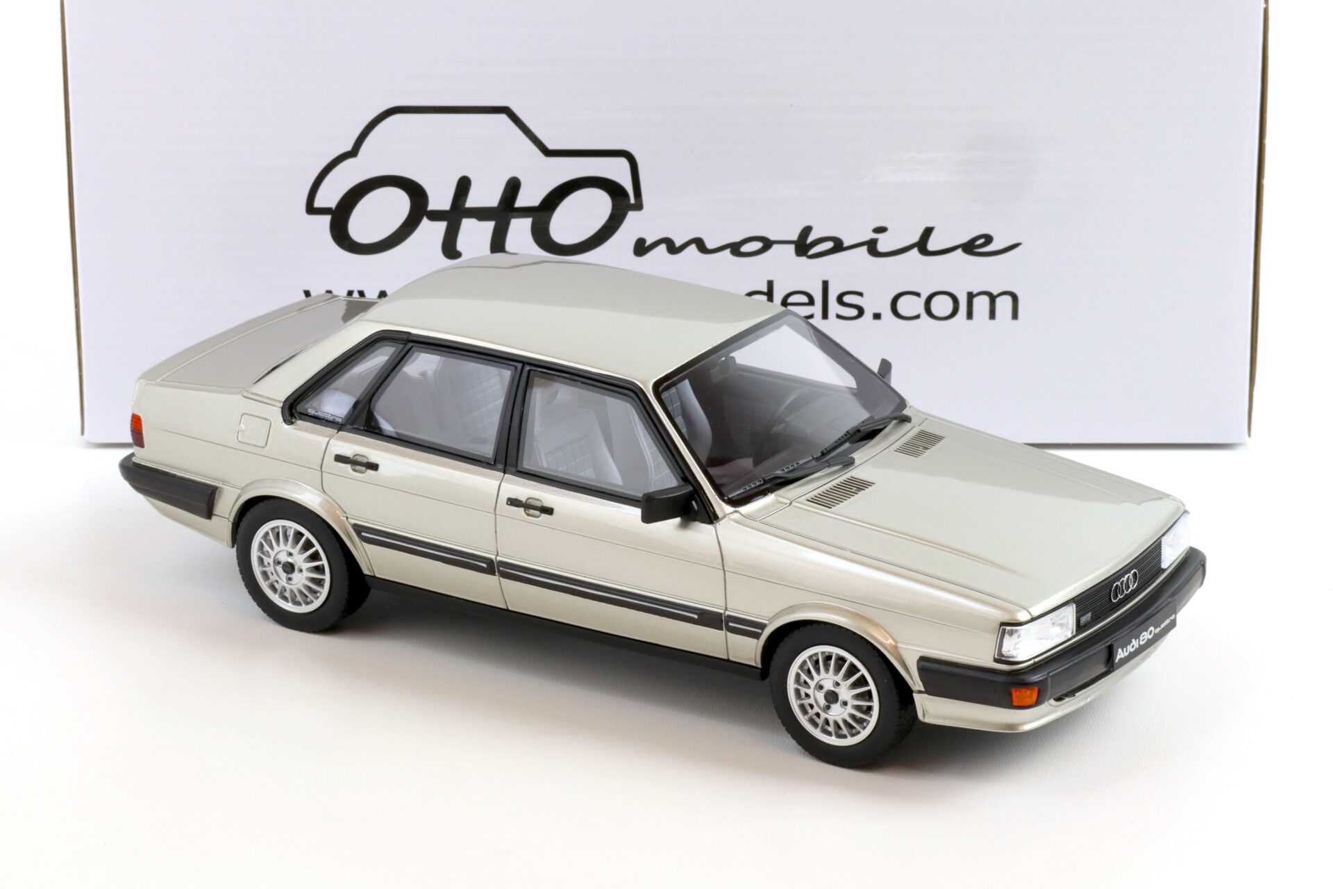 1:18 OTTO mobile OT940 Audi 80 (B2) Quattro Limousine 1983 silver