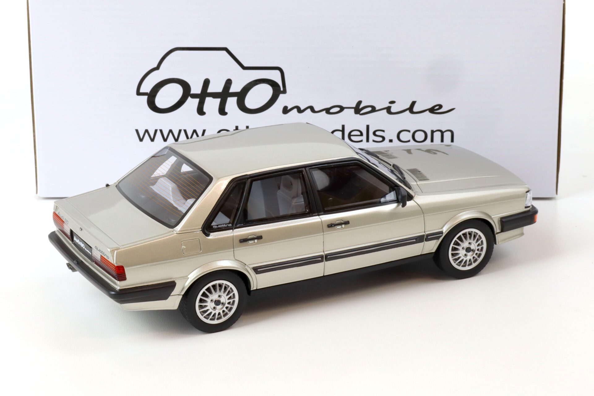 1:18 OTTO mobile OT940 Audi 80 (B2) Quattro Limousine 1983 silver