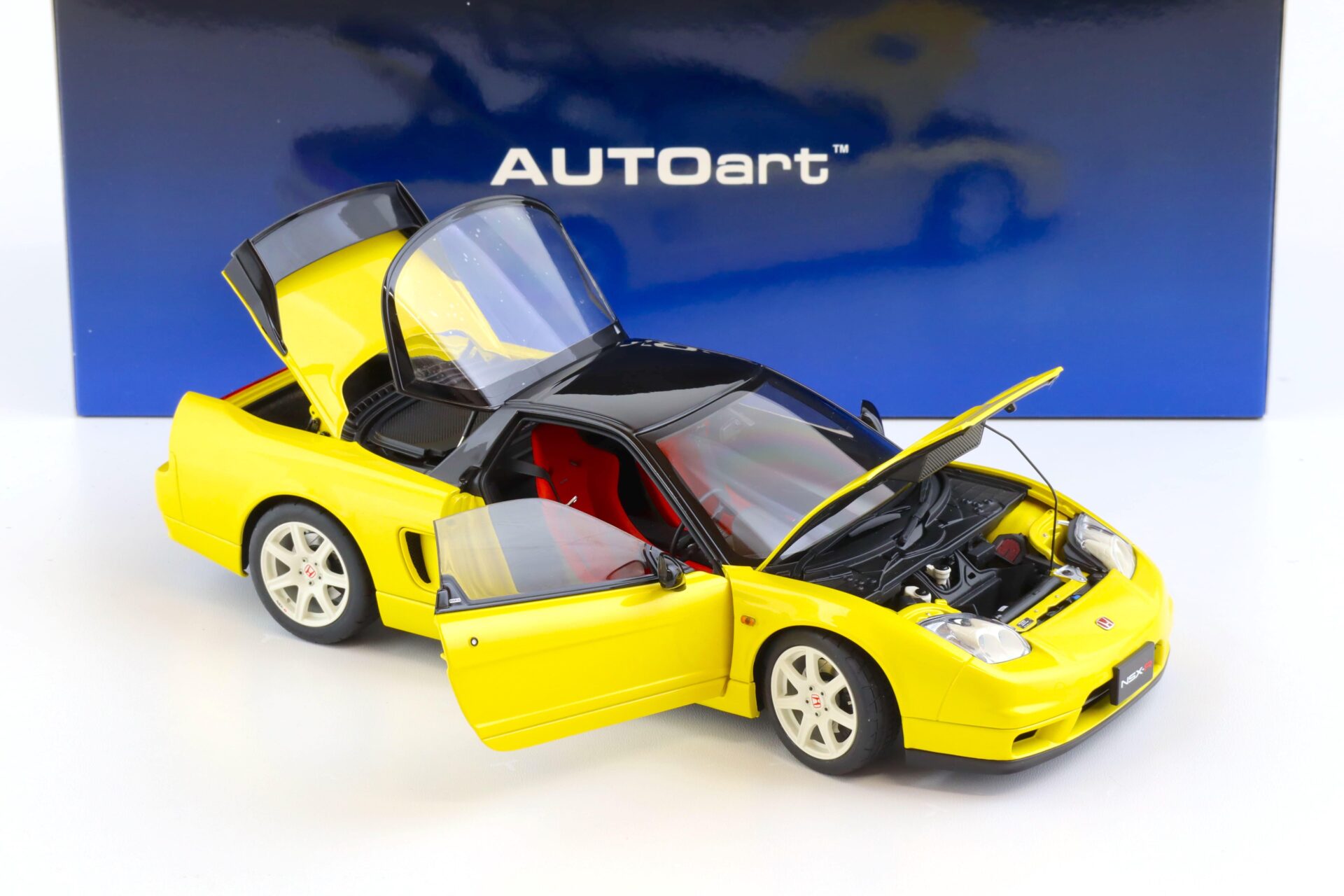 1:18 AUTOart Honda NSX-R (NA2) 2019 Indy yellow pearl 73214