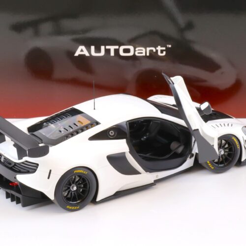 1:18 AUTOart McLAREN 650S GT3 2017 white/ black accents 81640