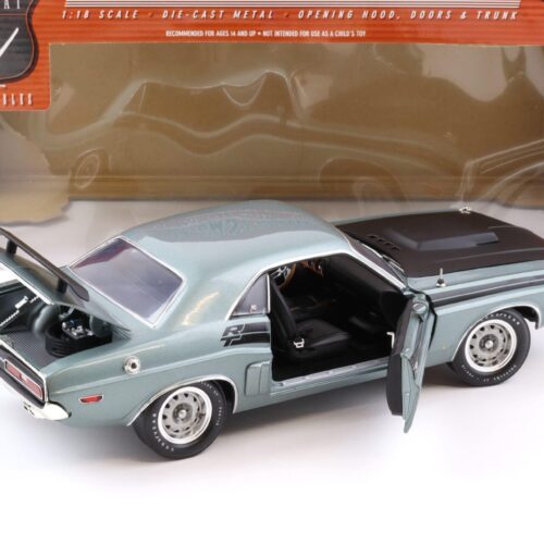 1:18 Highway61 Dodge Challenger RT Coupe 1971 light grey/blue 50471