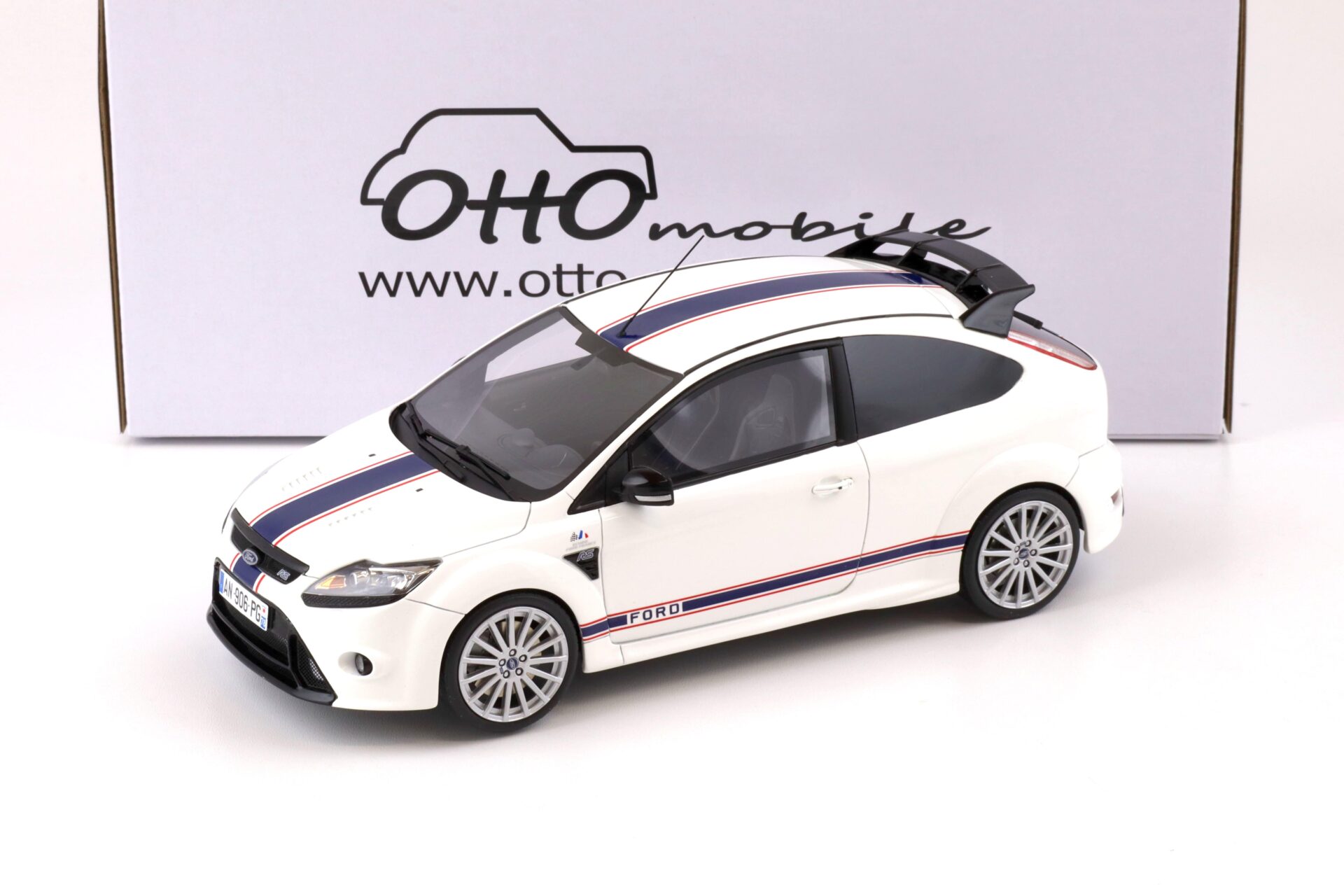1:18 OTTO mobile OT1009 Ford Focus RS MK2 Le Mans white 2010