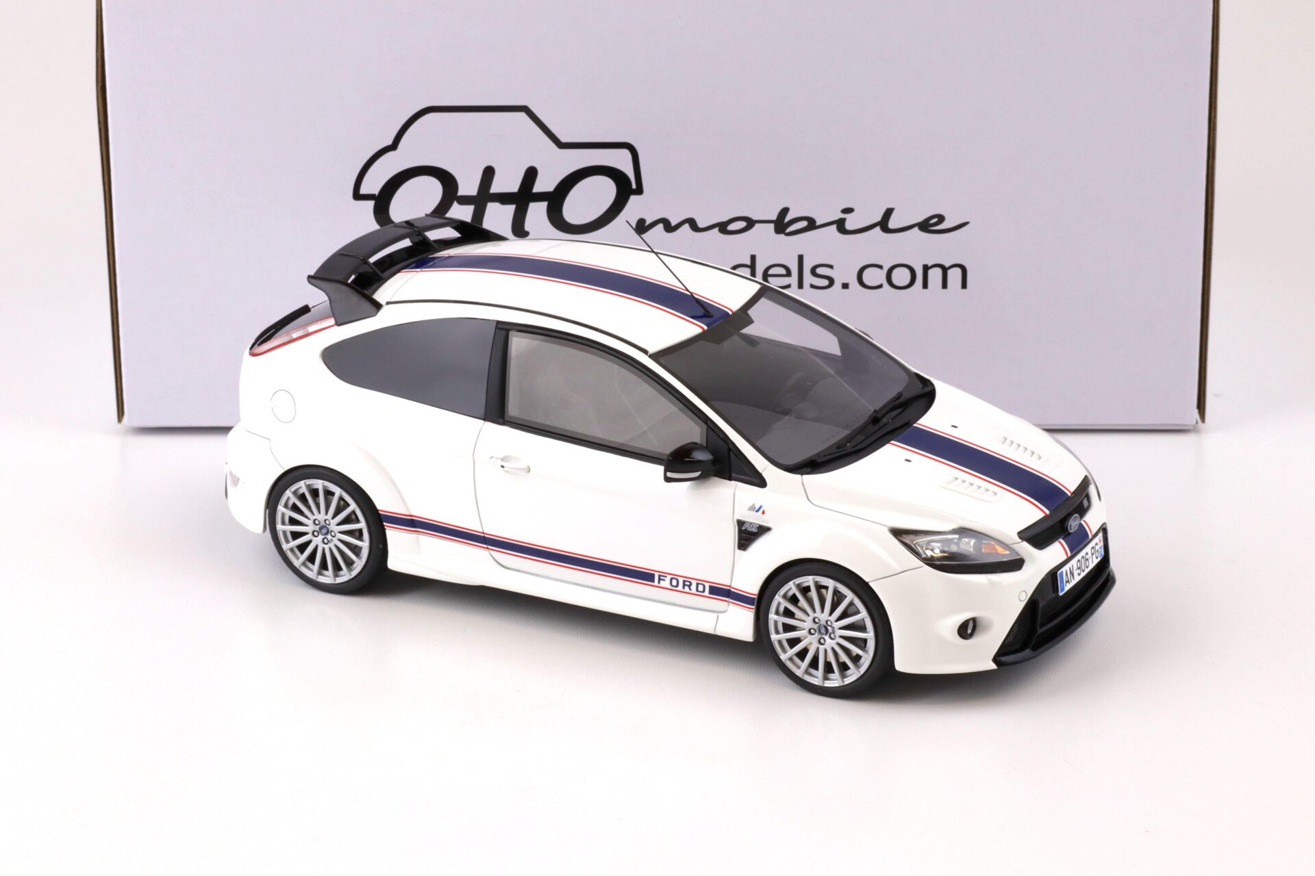1:18 OTTO mobile OT1009 Ford Focus RS MK2 Le Mans white 2010