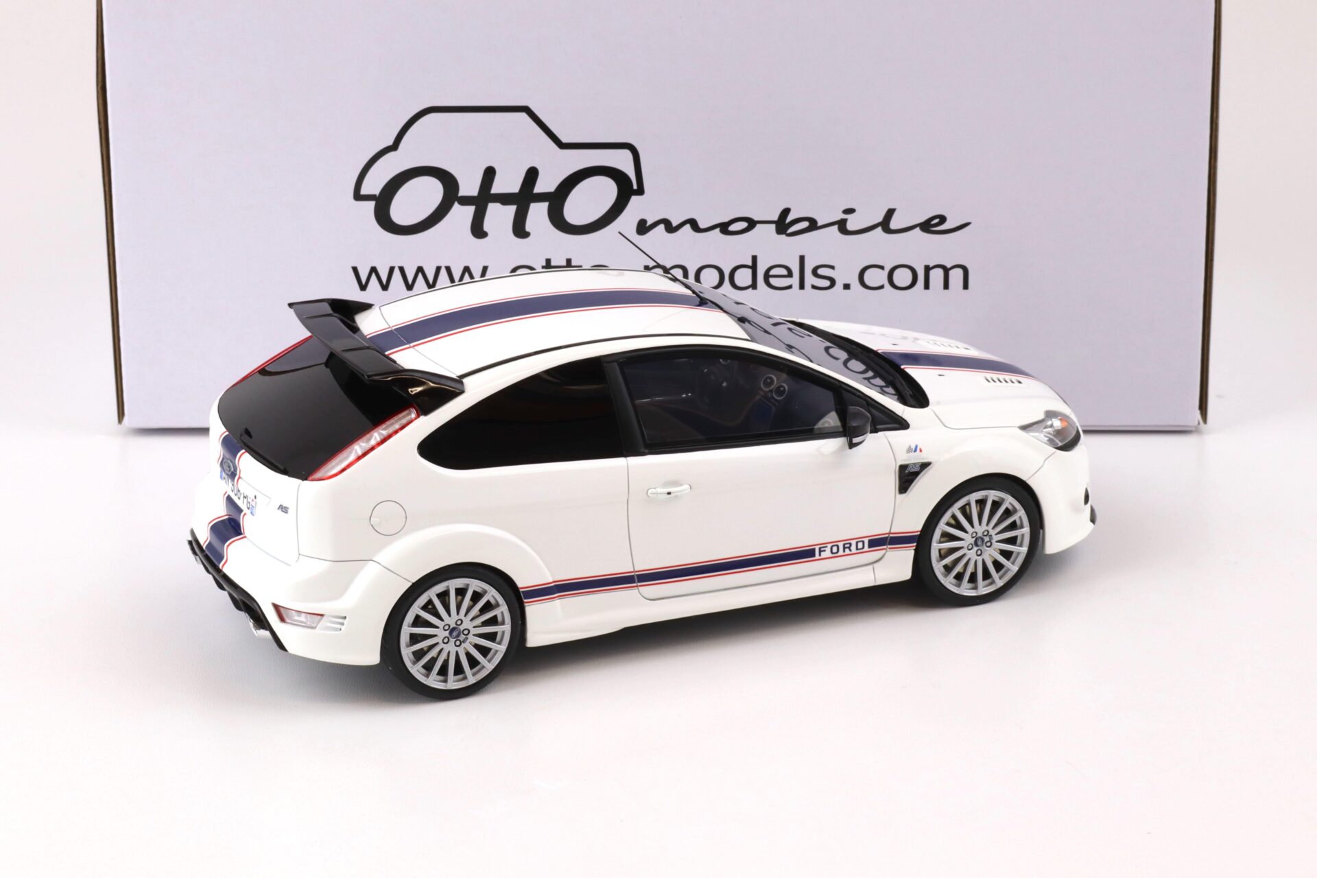 1:18 OTTO mobile OT1009 Ford Focus RS MK2 Le Mans white 2010