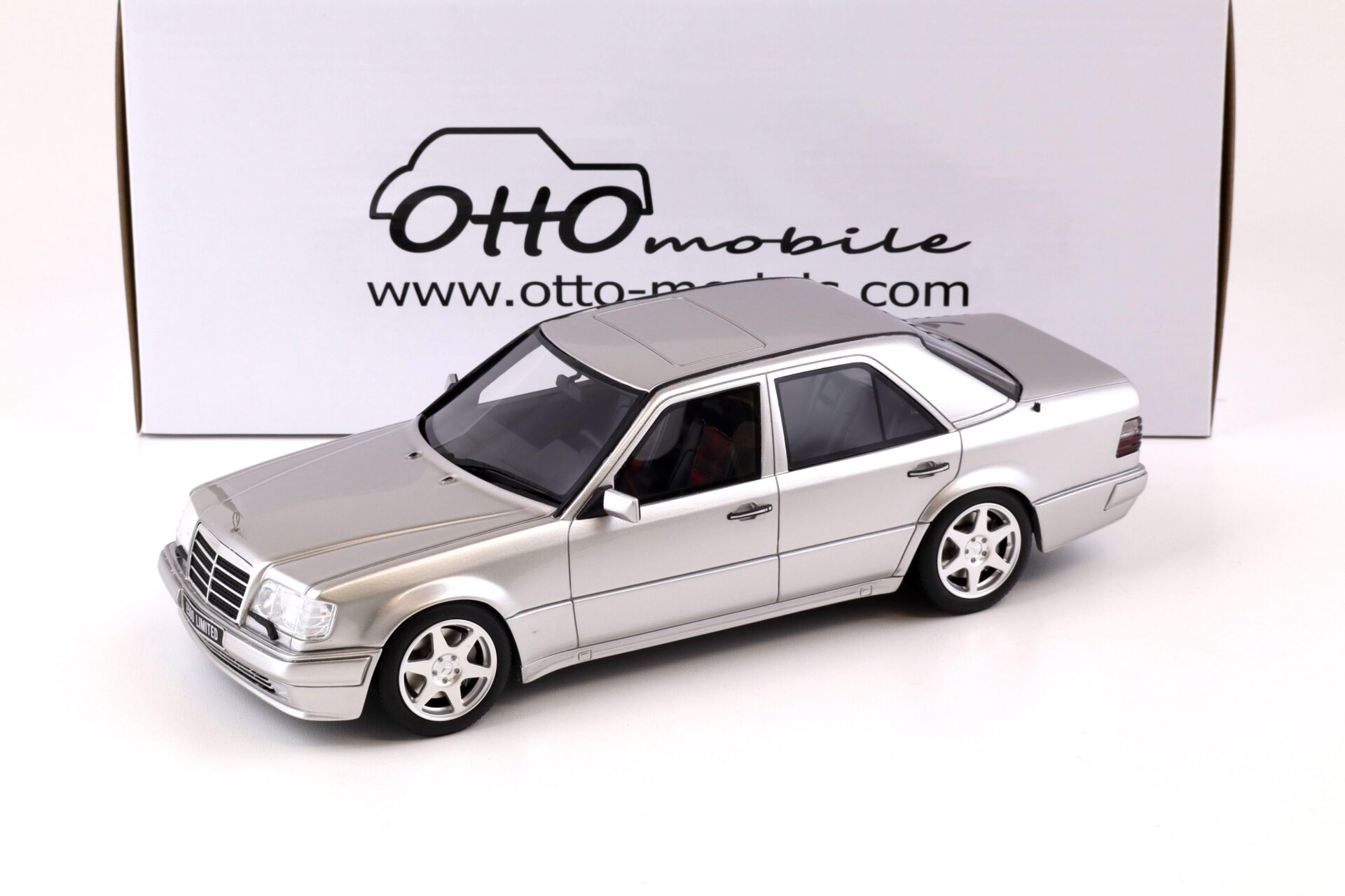 ID 74318 orig.jpg 1:18 OTTO mobile OT623 Mercedes-Benz E-Class E500 4-door 1994 silver
