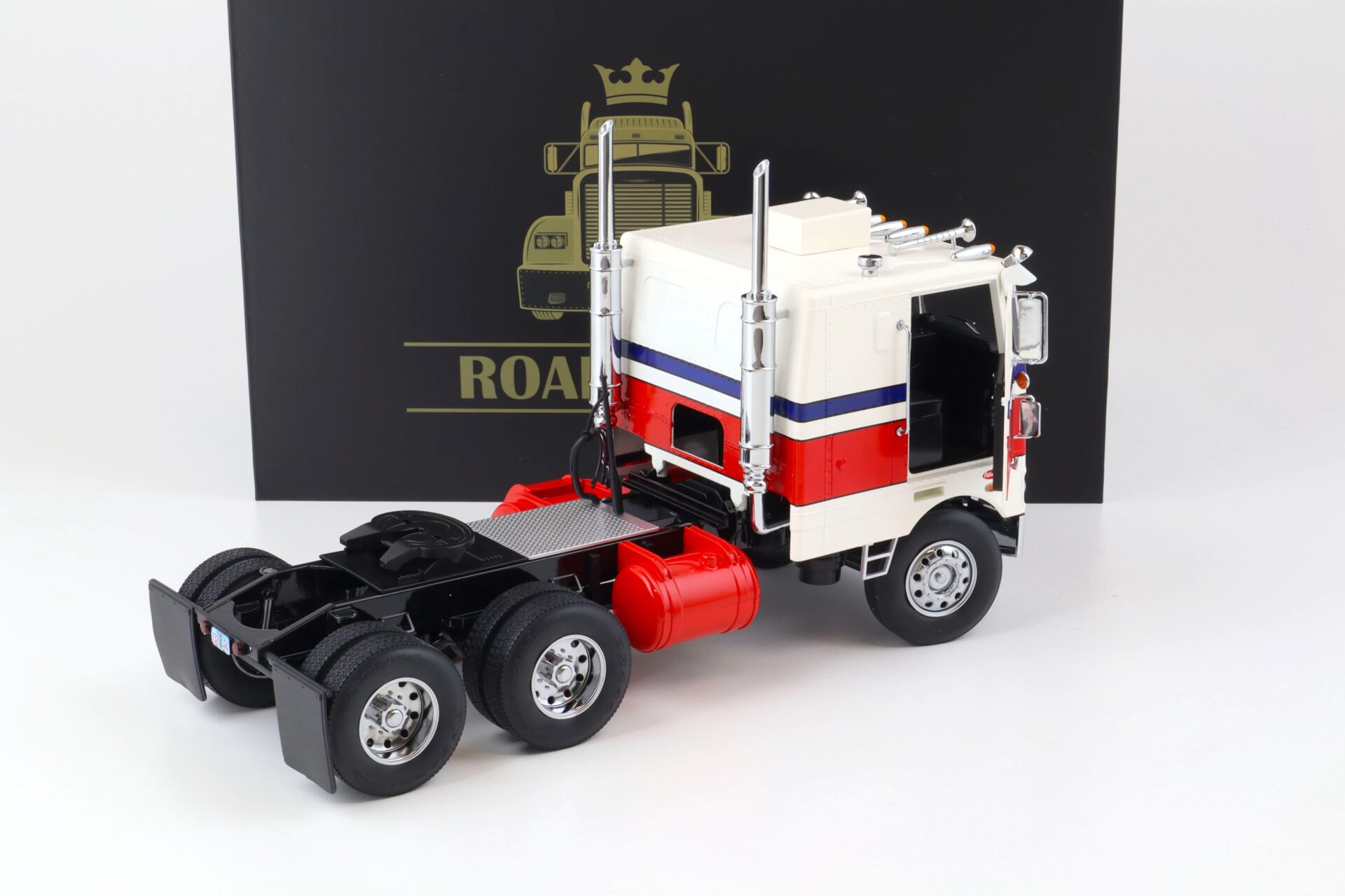 1:18 Road Kings LKW Peterbilt 352 Pacemaker 1977-1979 white/ red/ blue