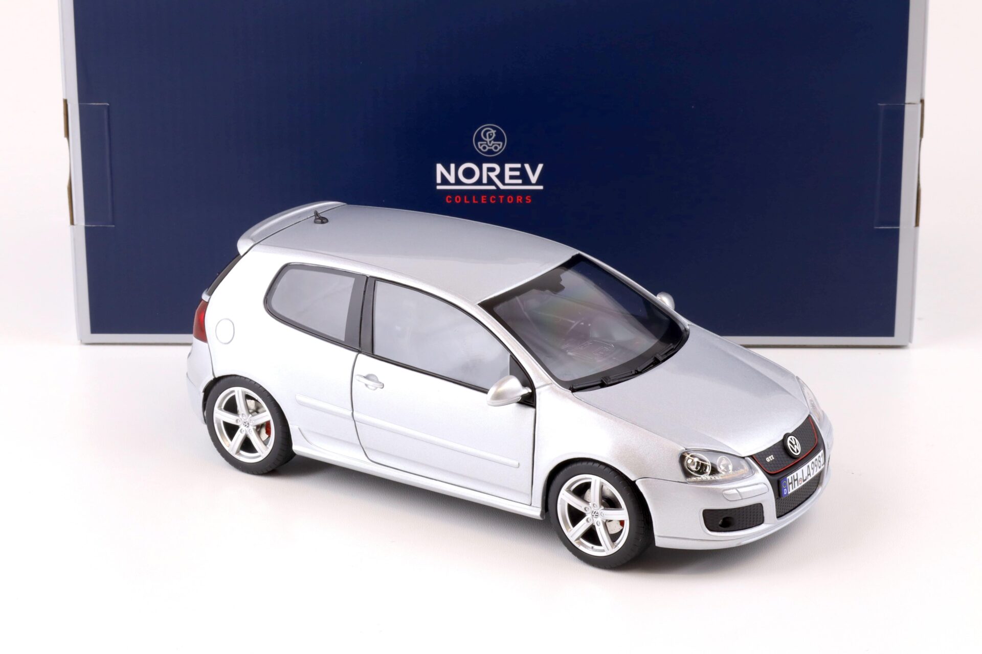 1:18 Norev VW Golf V GTI PIRELLI EDITION 2007 silver metallic