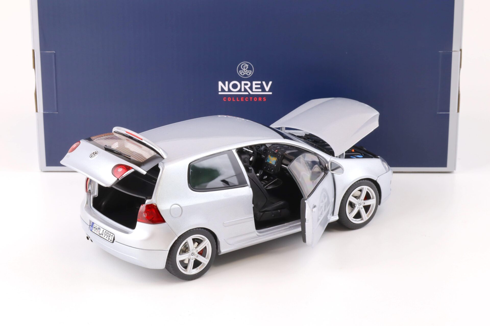 1:18 Norev VW Golf V GTI PIRELLI EDITION 2007 silver metallic