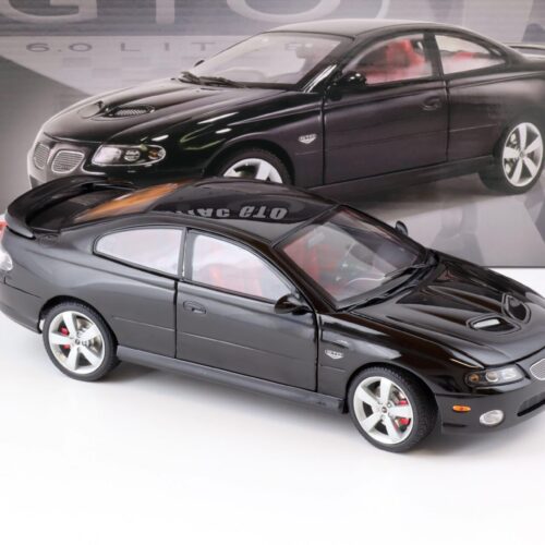 1:18 GMP 2006 Pontiac GTO Coupe phantom black with red interior 18981