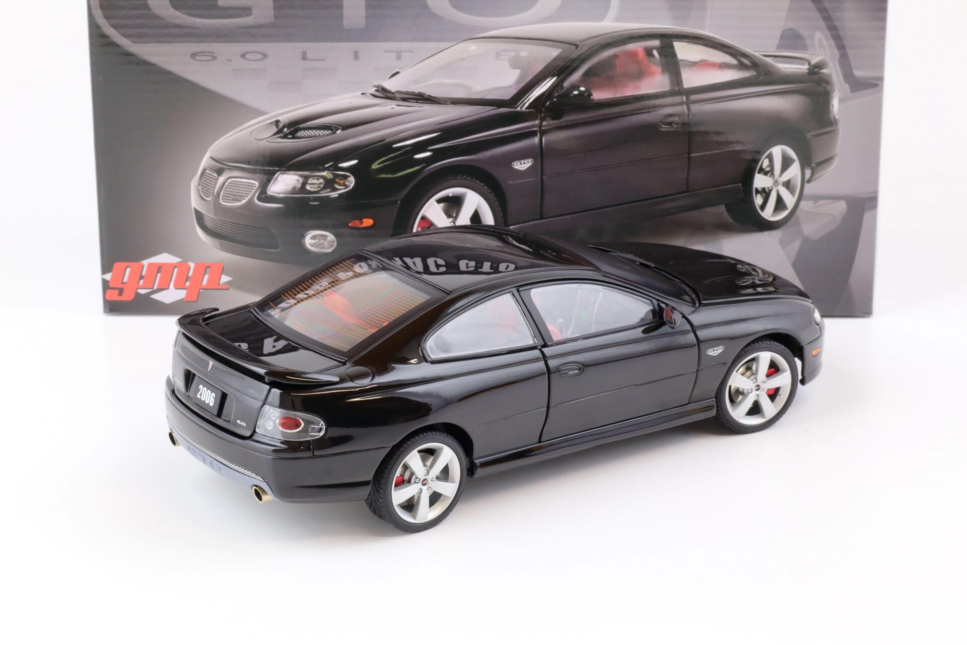 1:18 GMP 2006 Pontiac GTO Coupe phantom black with red interior 18981