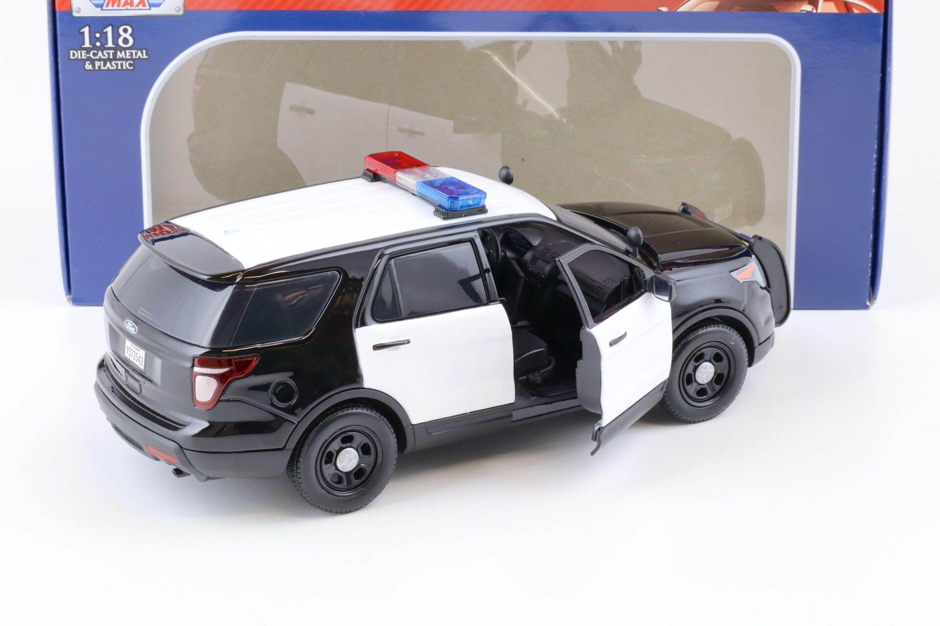 1:18 Motor Max 2015 Ford Intercopter Utility Law Enforcement white/ black