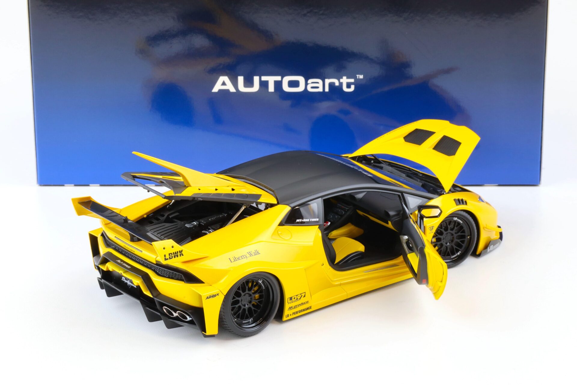 1:18 AUTOart Lamborghini Huracan GT LB-SILHOUETTE Works 2019 metallic yellow
