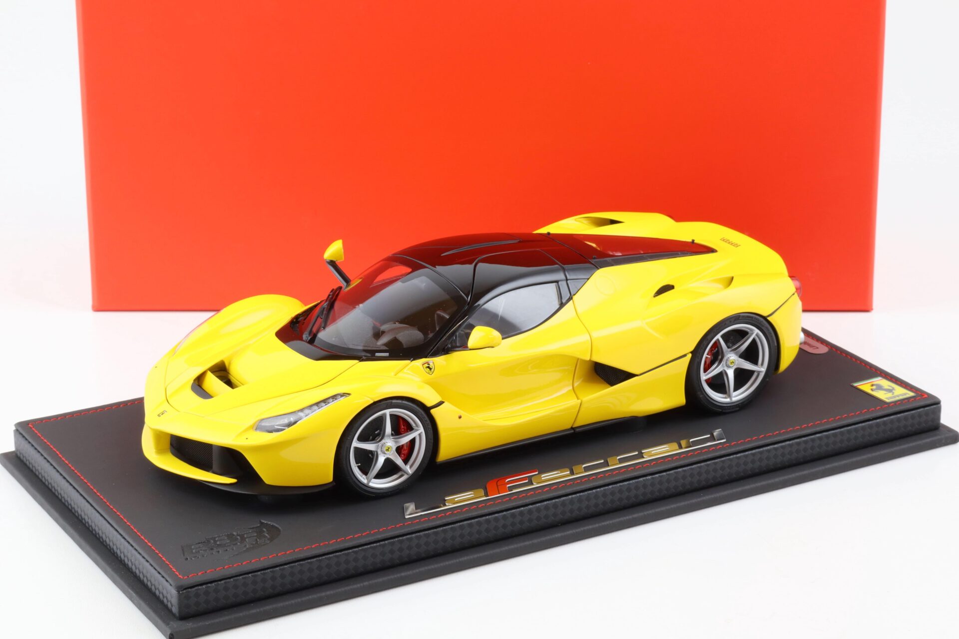 1:18 BBR Ferrari LaFerrari Modena yellow/ Gloss black roof - Limited 120 pcs.