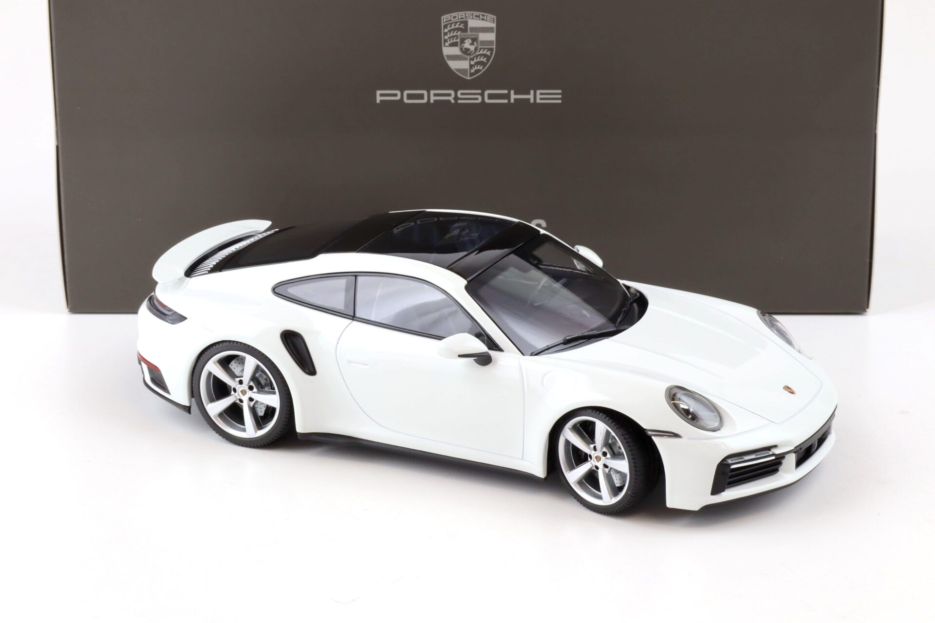 1:18 Minichamps Porsche 911 (992) Turbo S Coupe white WAP DEALER