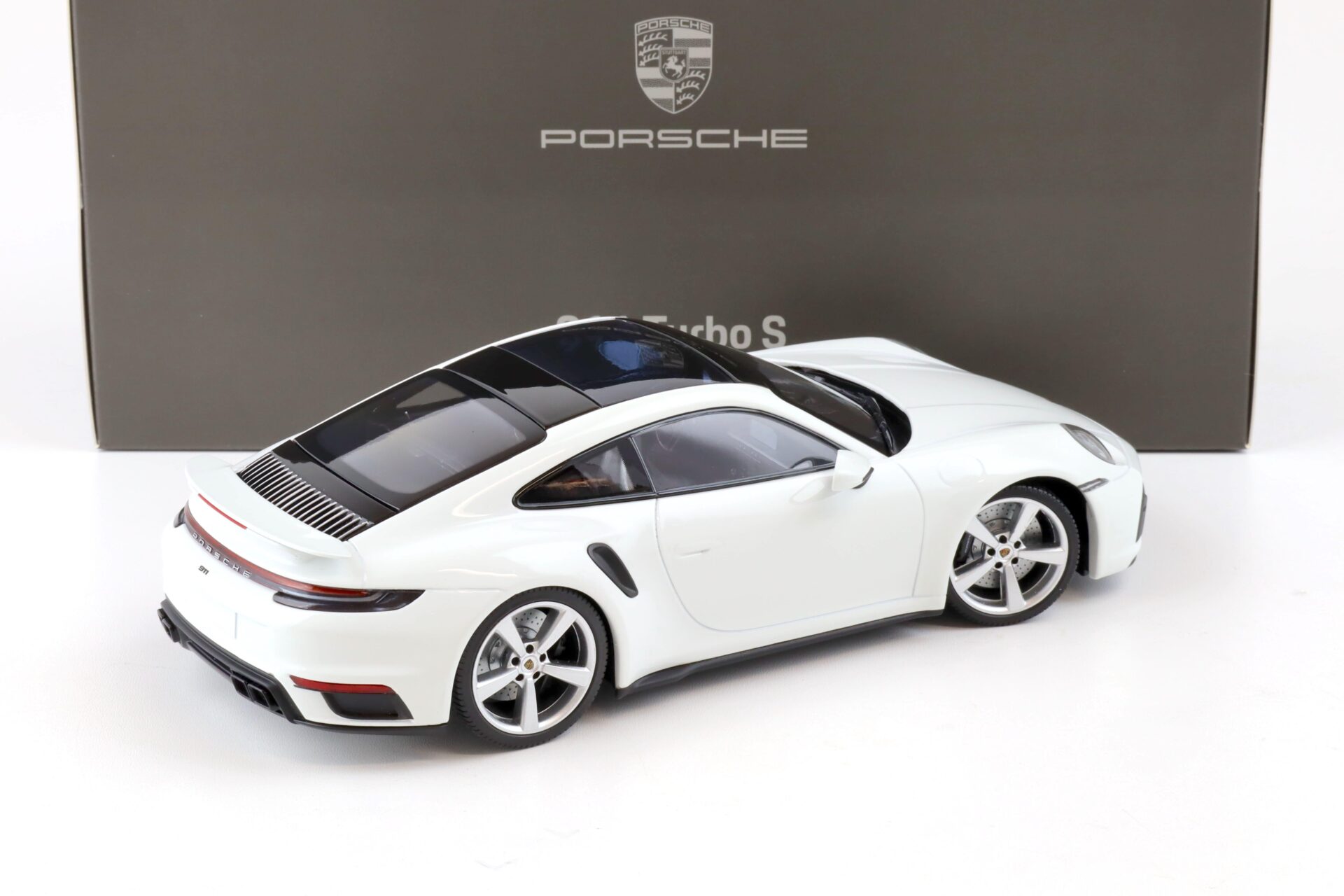1:18 Minichamps Porsche 911 (992) Turbo S Coupe white WAP DEALER