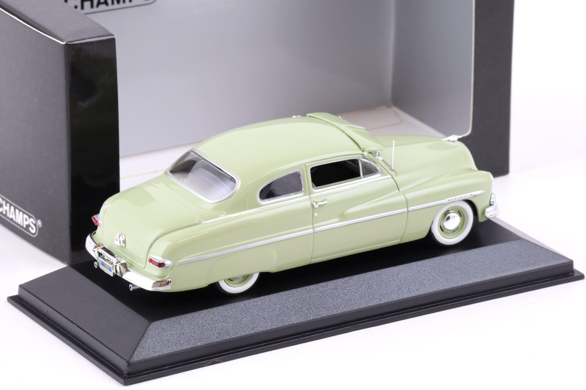 1:43 Minichamps Mercury Monterey 2-door Coupe 1950 light green