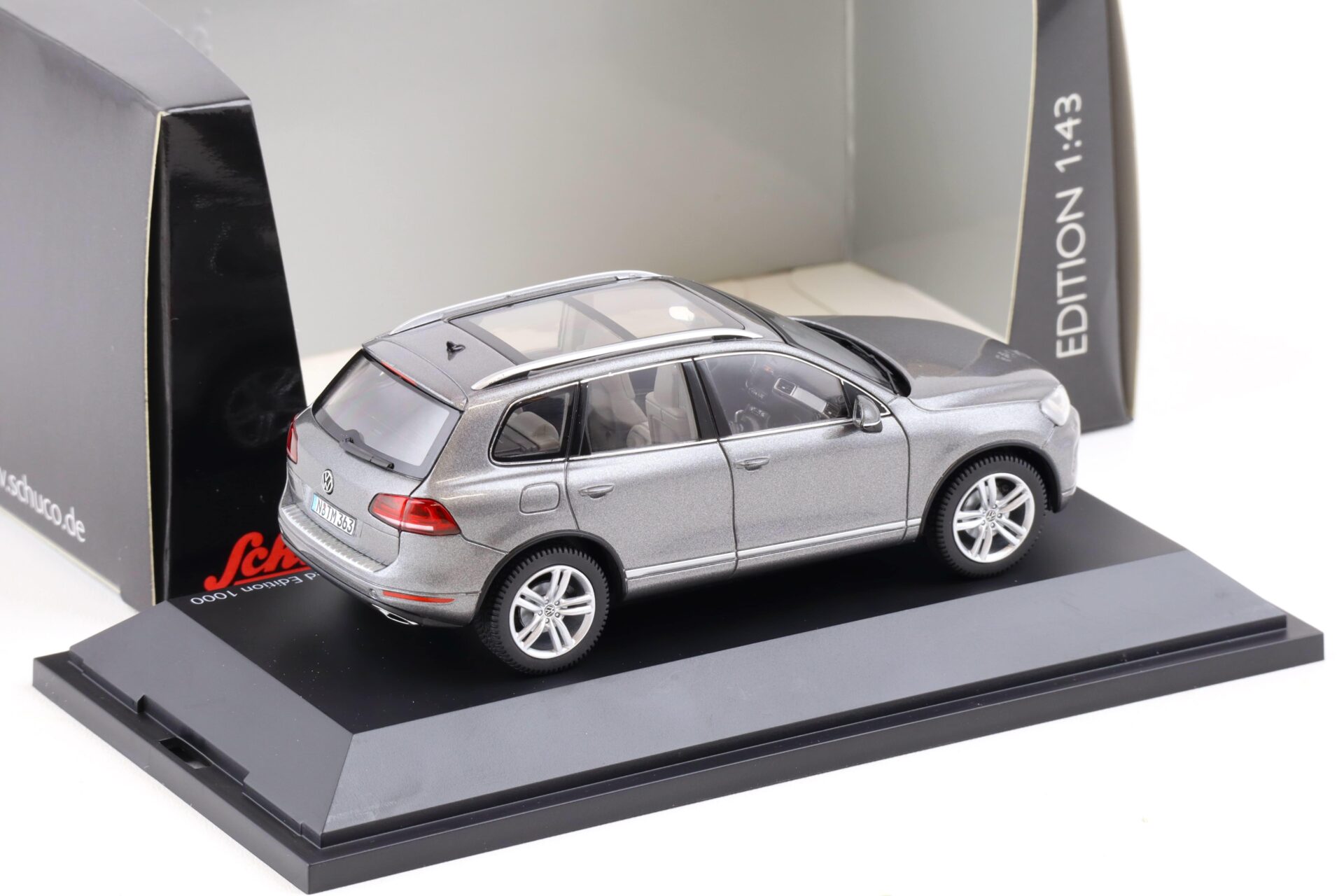 1:43 Schuco VW Touareg 2010 Canyon grey metallic