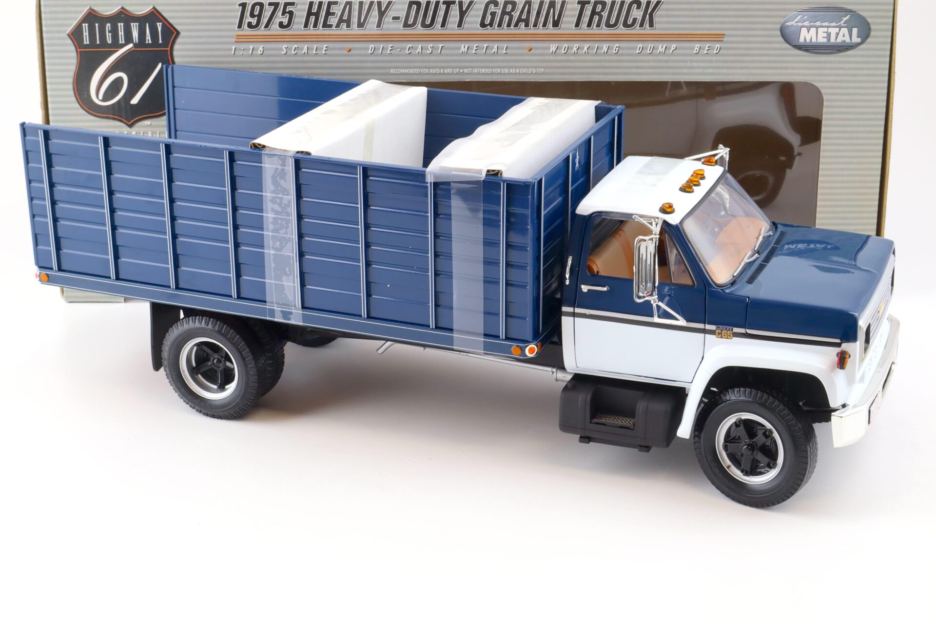 1:16/ 1:18 Highway61 Chevrolet Heavy Duty C65 Grain Truck 1975 blue/ white