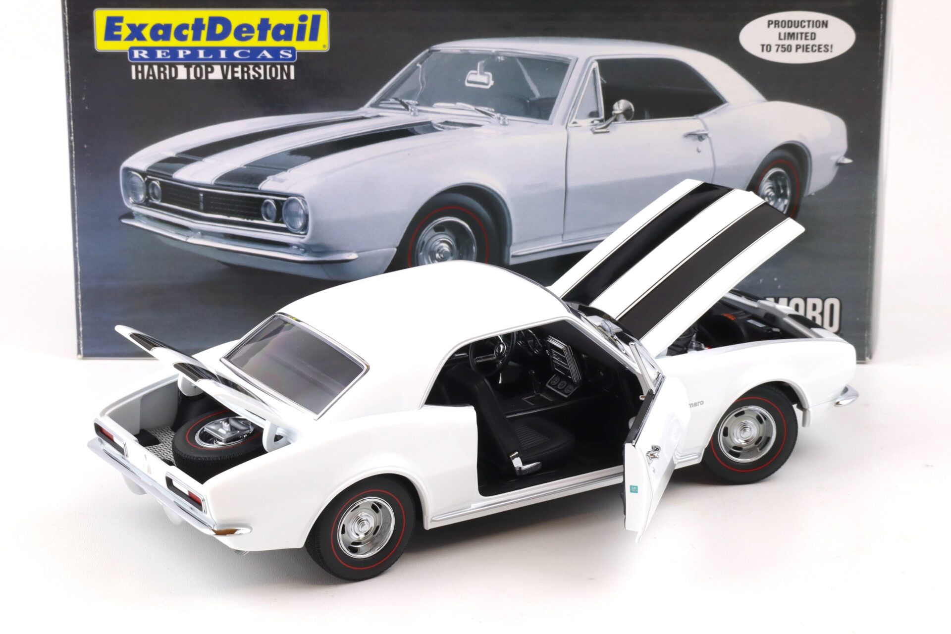 1:18 Exact Detail 1967 Chevrolet Camaro Coupe white/ black stripes WCC223