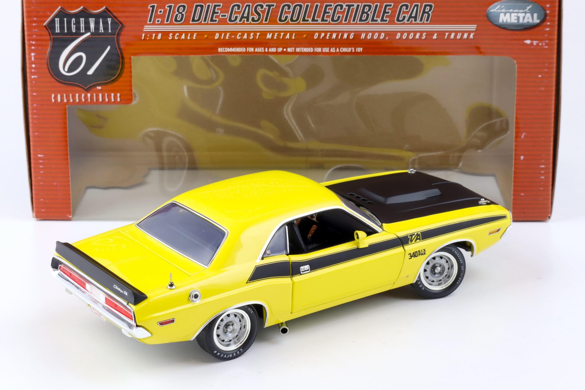 1:18 Highway61 Dodge Challenger T/A 340 SIX PAK Coupe yellow/ black 50555