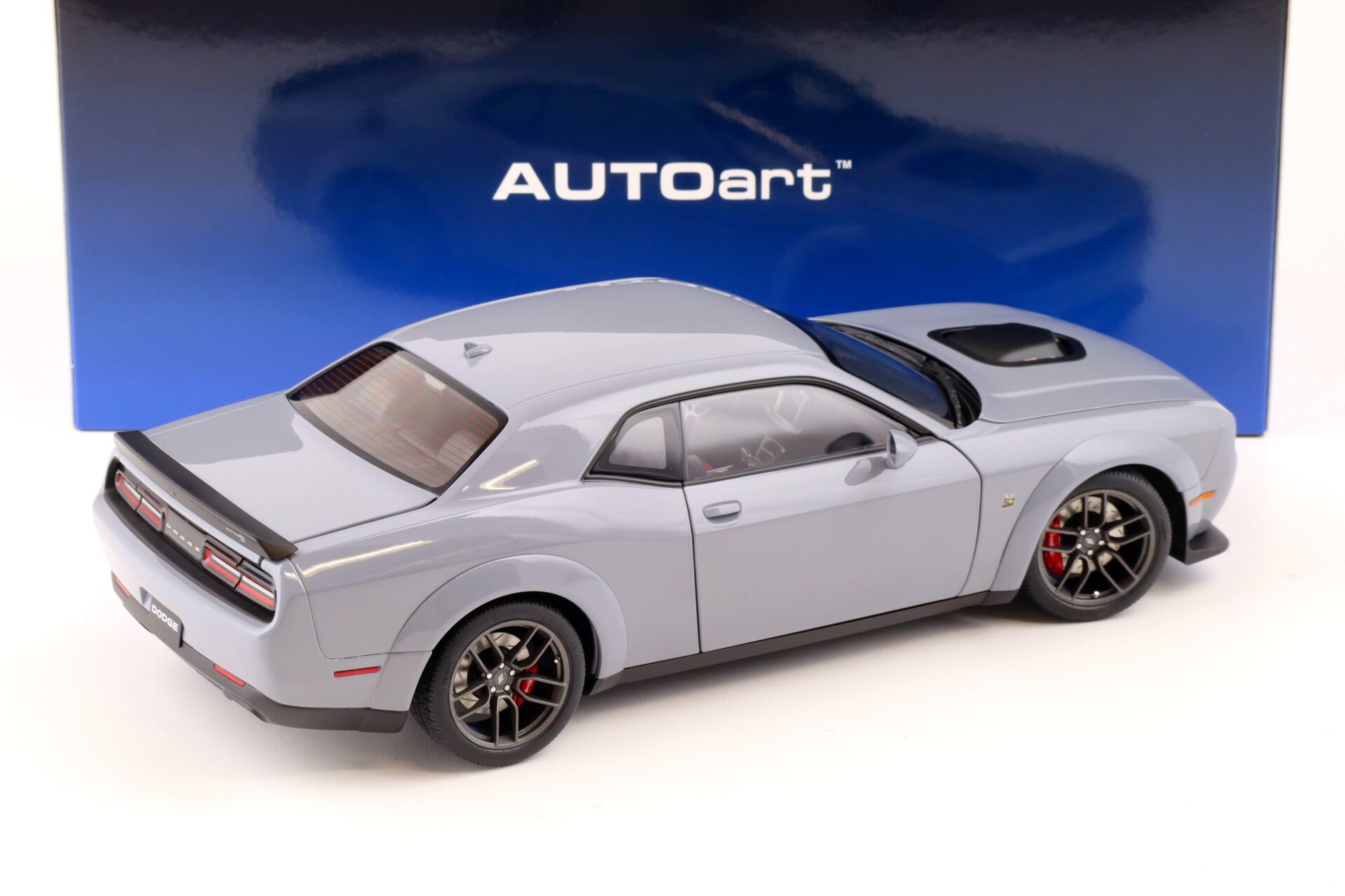1:18 AUTOart Dodge Challenger R/T Scat Pack Widebody 2022 Smoke show 71774