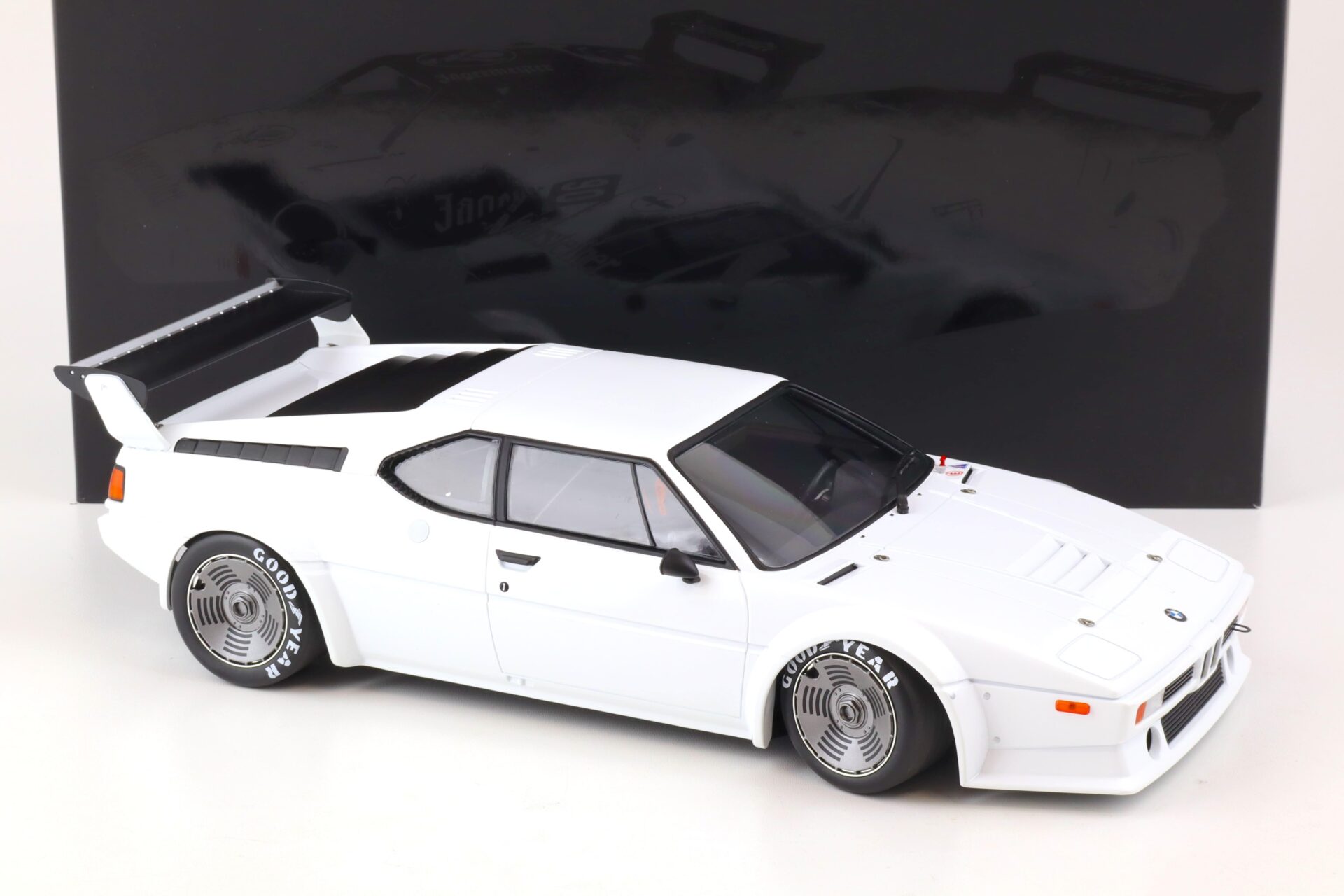 1:12 Minichamps BMW M1 ProCar Plain Body Version white 1979