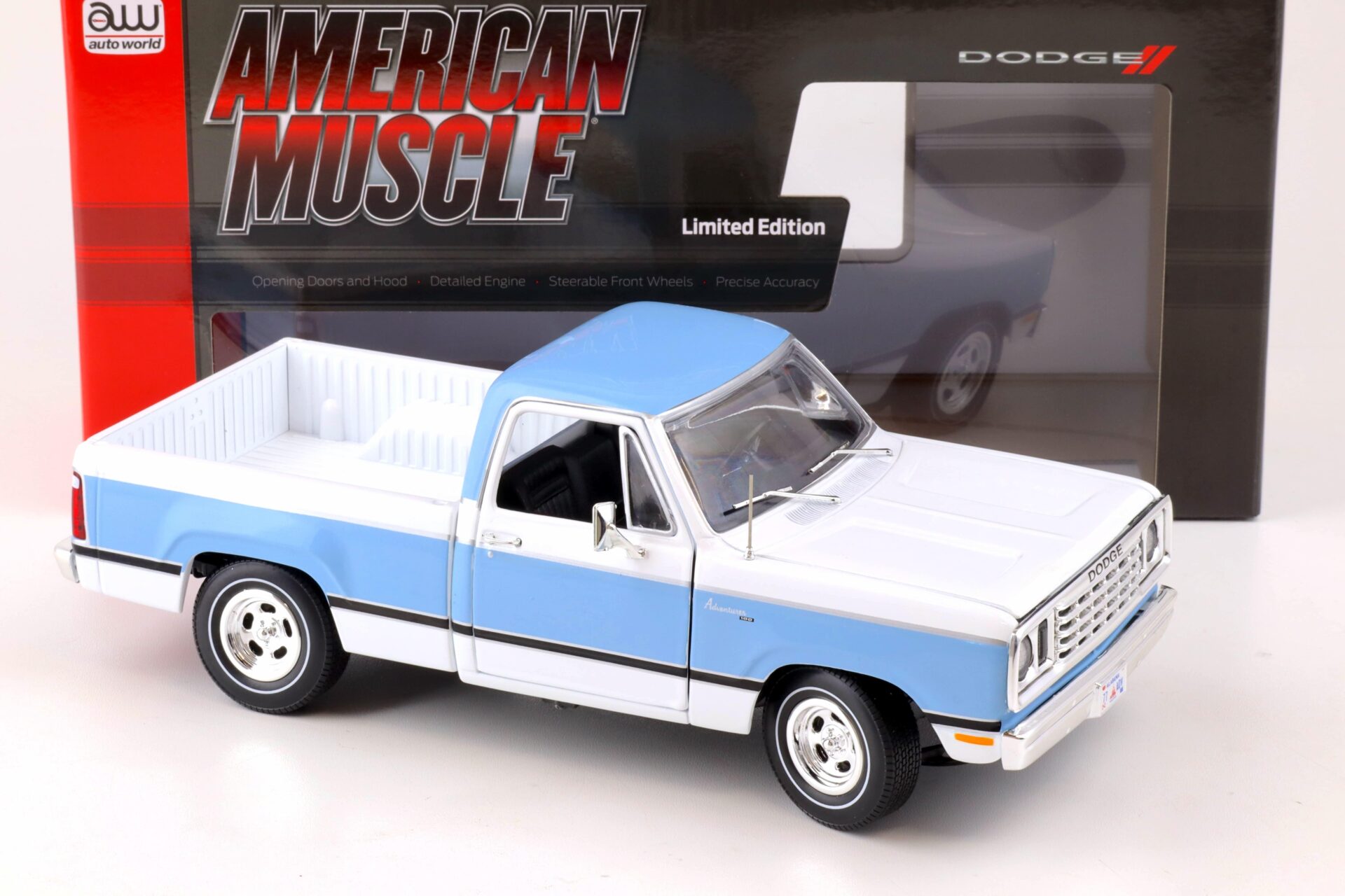 1:18 Auto World 1977 Dodge D100 Adventurer Sweptline Pickup light blue & white