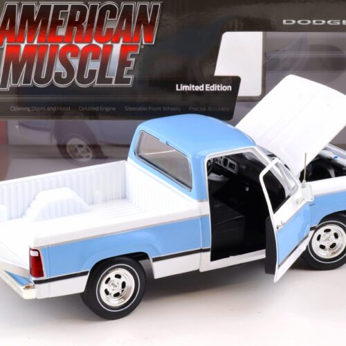 1:18 Auto World 1977 Dodge D100 Adventurer Sweptline Pickup light blue & white