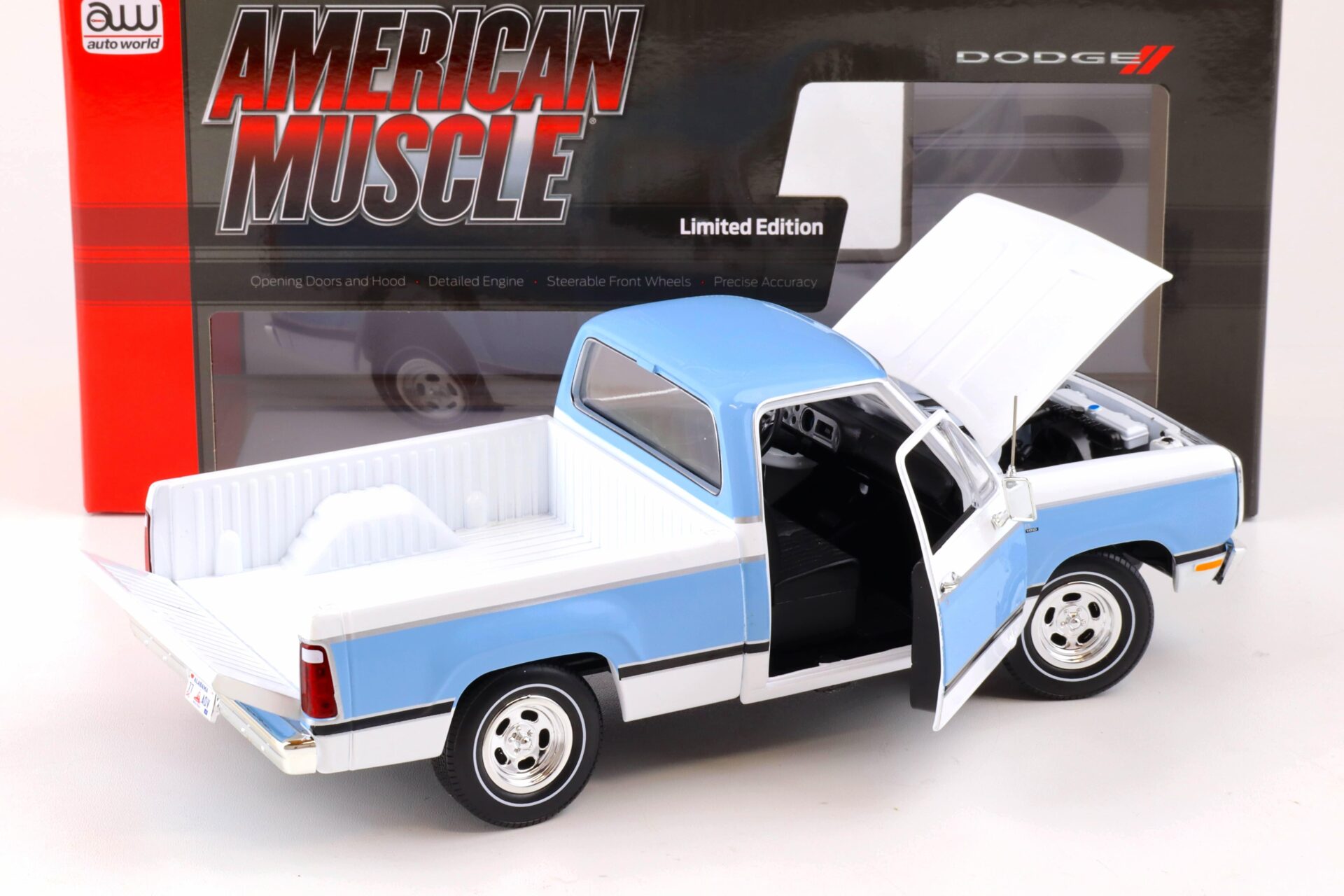 1:18 Auto World 1977 Dodge D100 Adventurer Sweptline Pickup light blue & white