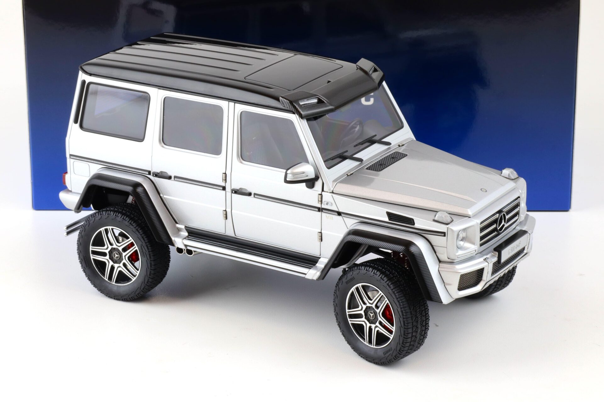 1:18 AUTOart Mercedes G500 4Ã4Â² G-Klasse silver metallic 76318