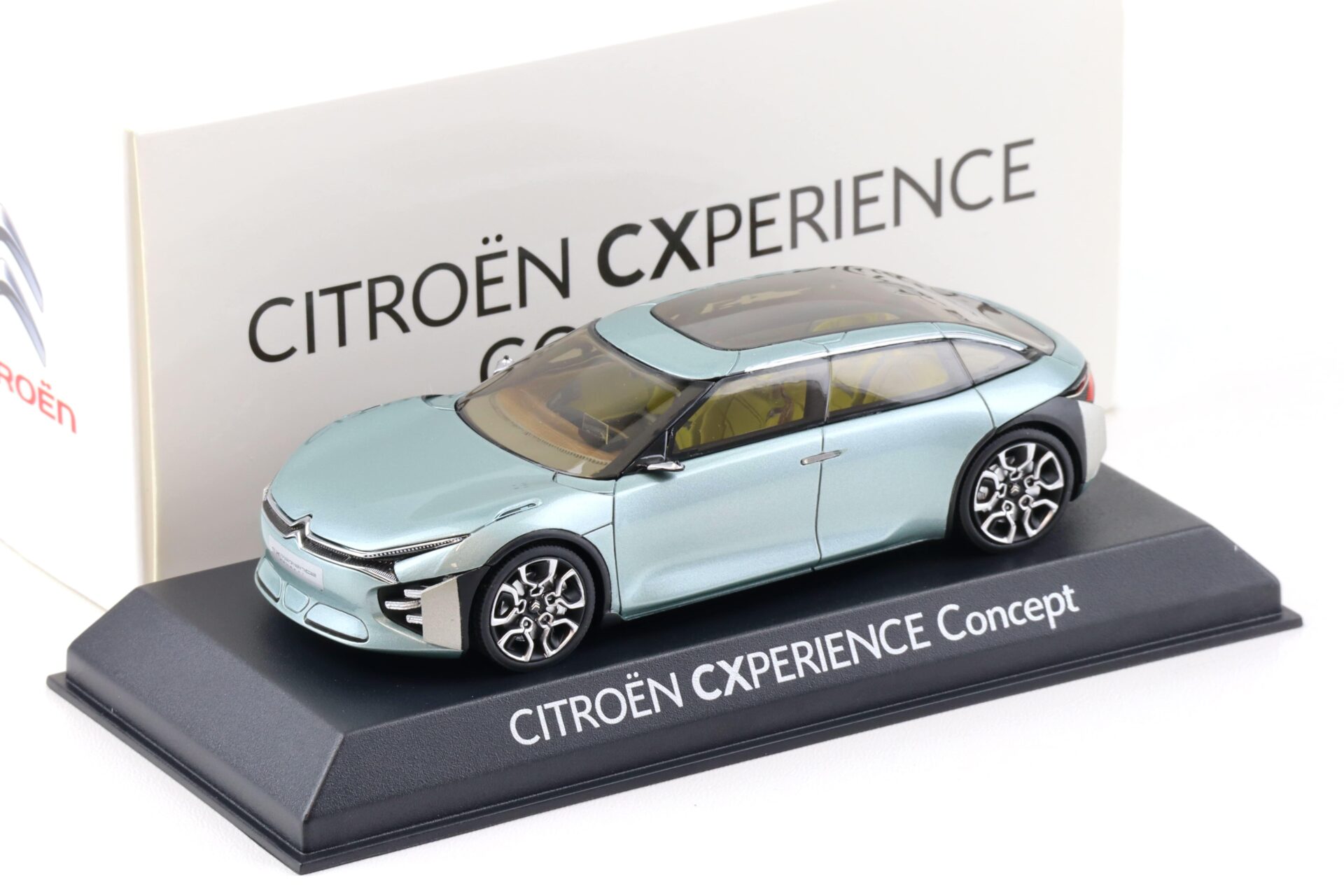 ID 90948 orig.jpg 1:43 Norev Citroen CXperience Concept light green metallic DEALER VERSION